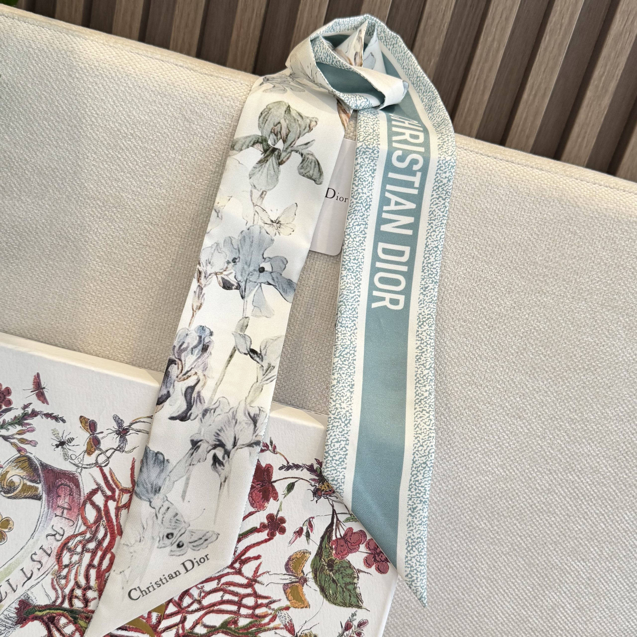 Dior高仿藍灰花卉印花雙面絲巾緞帶髮飾| 11 Dior高仿藍灰花卉印花雙面絲巾緞帶髮飾