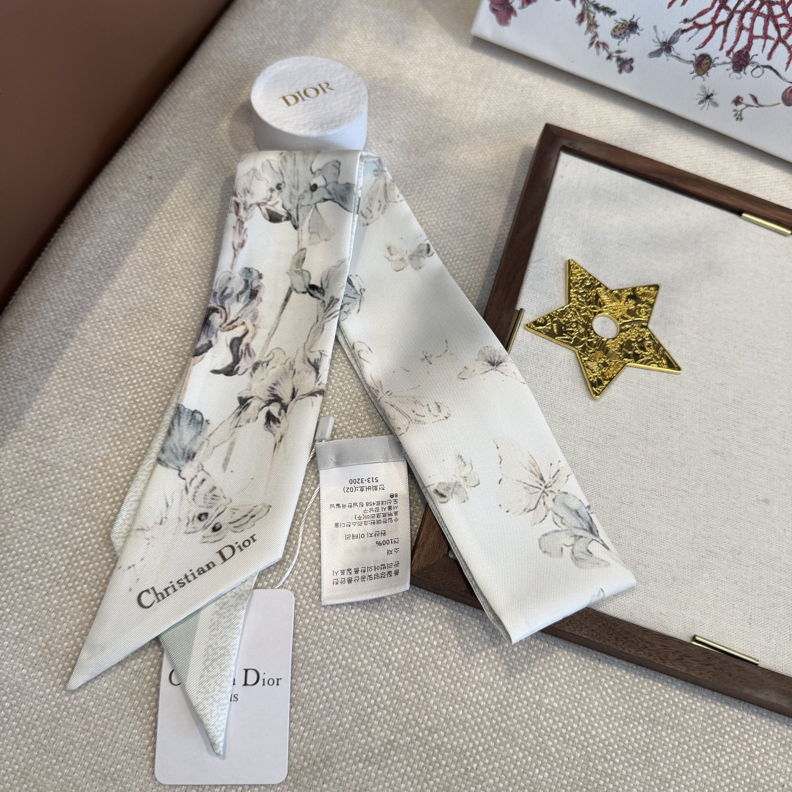 Dior高仿薄荷綠花卉絲巾雙面緞帶髮帶款| 13 Dior高仿薄荷綠花卉絲巾雙面緞帶髮帶款
