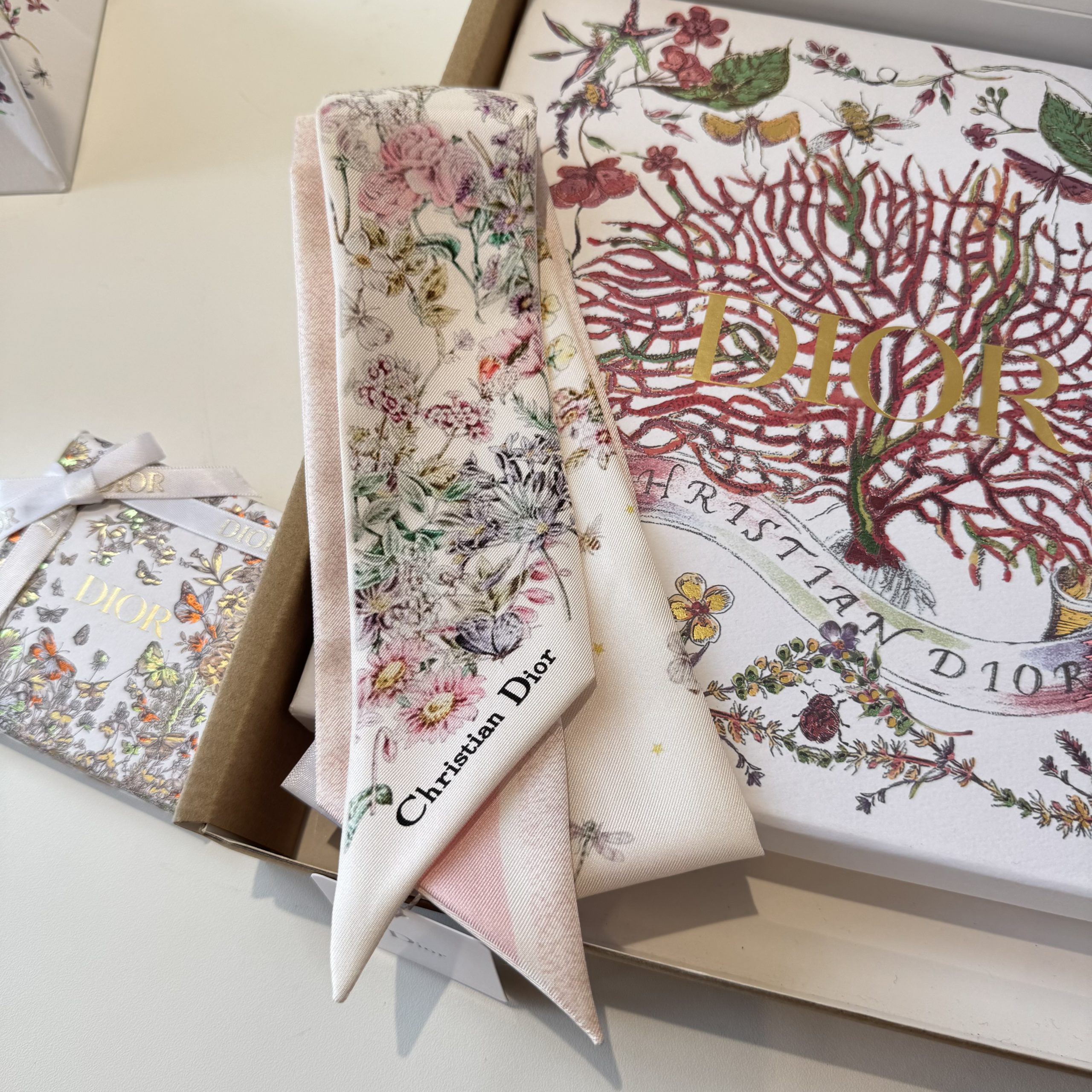 Dior一比一粉綠花卉刺繡風雙面小絲巾飄帶| 11 Dior一比一粉綠花卉刺繡風雙面小絲巾飄帶