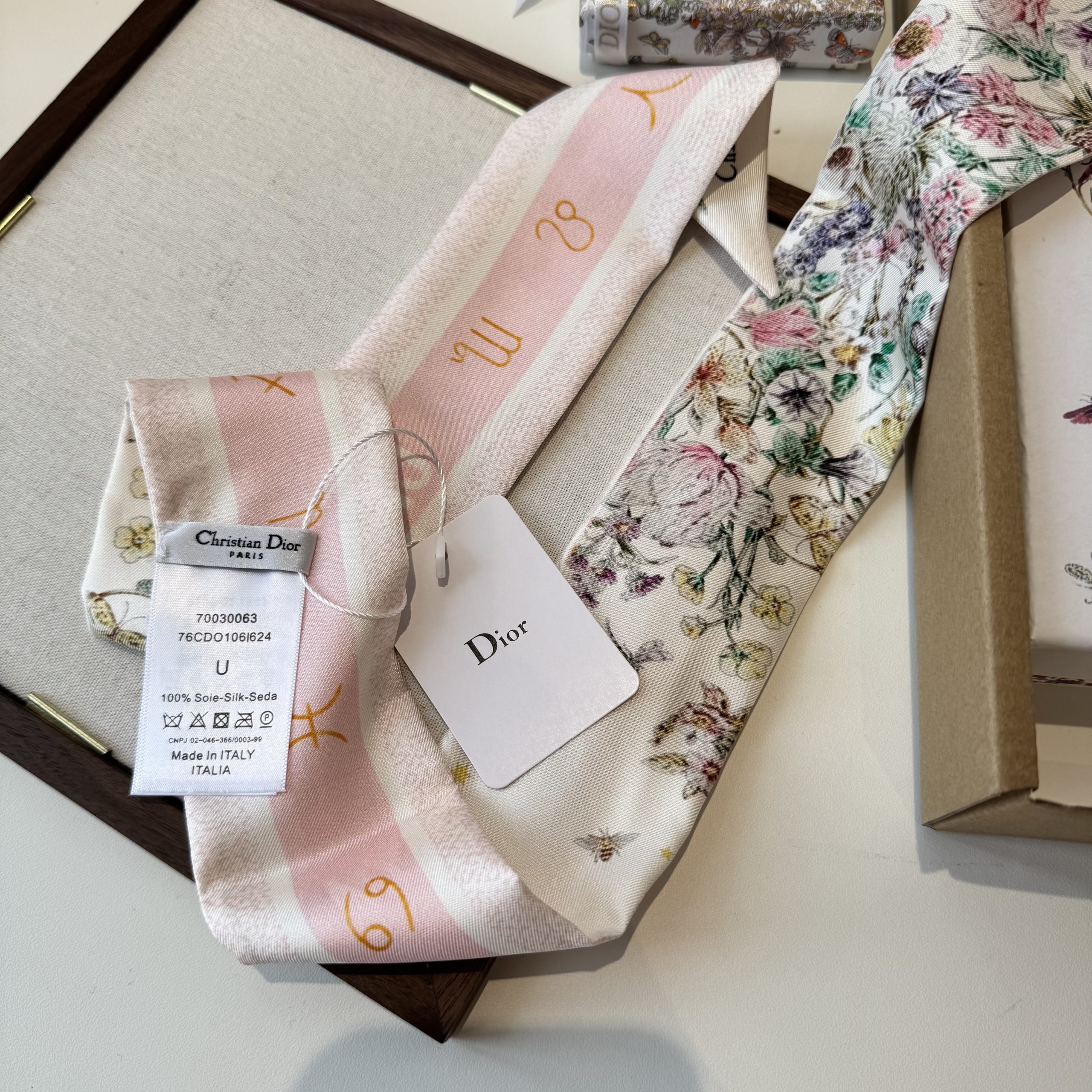 Dior一比一粉綠花卉刺繡風雙面小絲巾飄帶| 10 Dior一比一粉綠花卉刺繡風雙面小絲巾飄帶