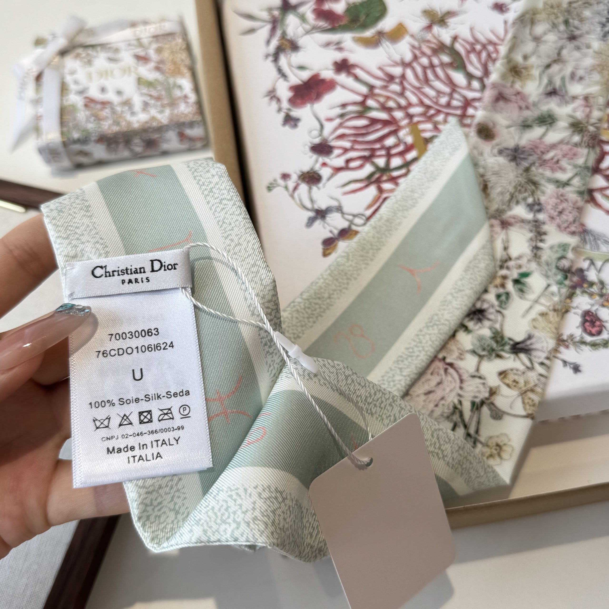 Dior高仿薄荷綠刺繡花邊絲巾雙面緞帶款| 8 Dior高仿薄荷綠刺繡花邊絲巾雙面緞帶款