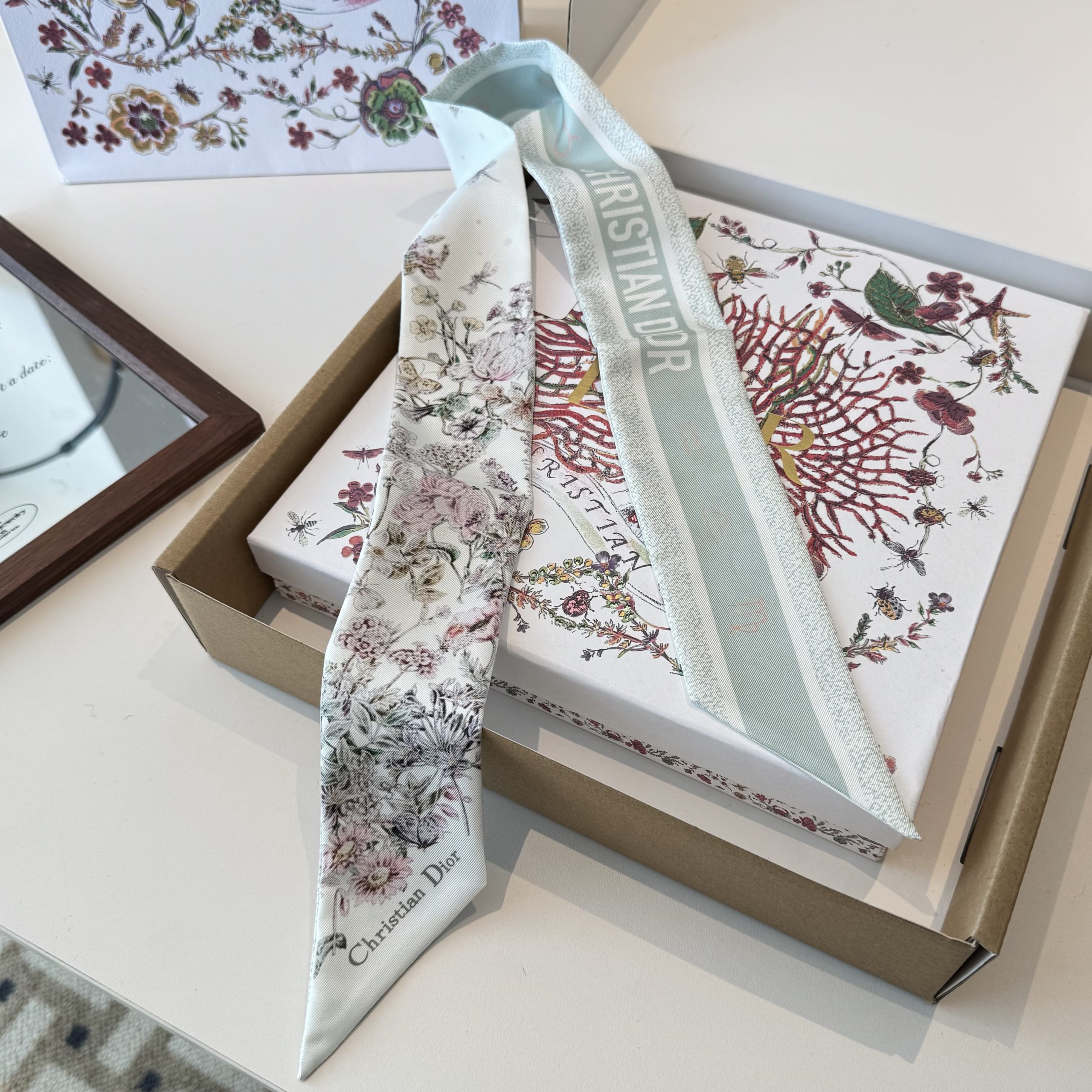 Dior高仿薄荷綠刺繡花邊絲巾雙面緞帶款| 7 Dior高仿薄荷綠刺繡花邊絲巾雙面緞帶款