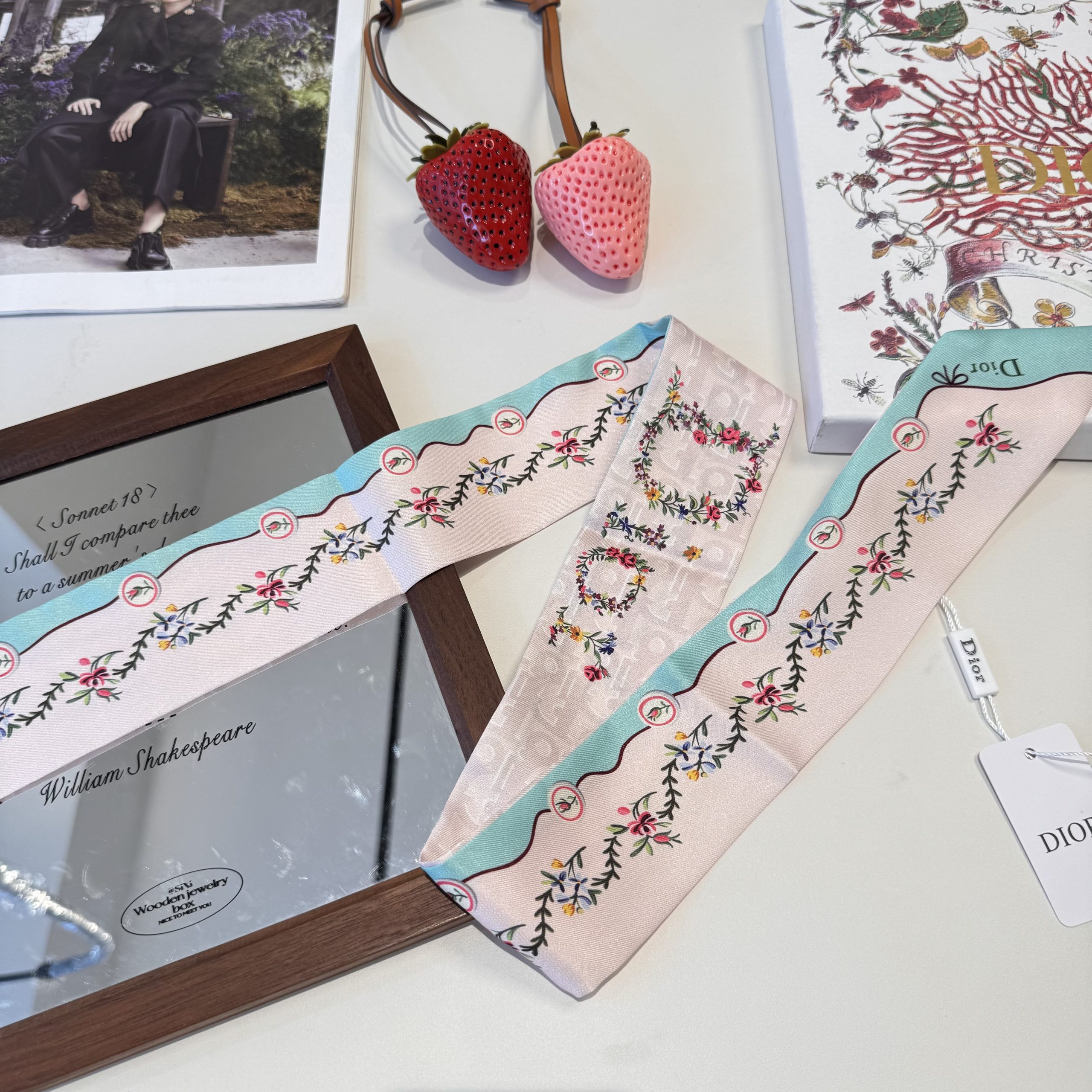 Dior高仿薄荷綠花卉刺繡絲巾法式雙面緞帶| 15 Dior高仿薄荷綠花卉刺繡絲巾法式雙面緞帶