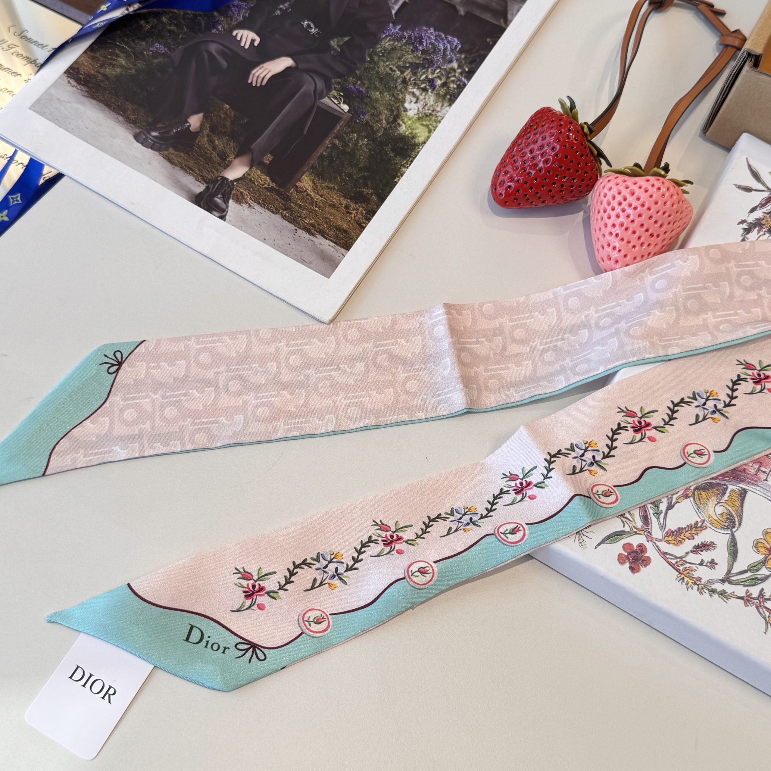 Dior高仿薄荷綠花卉刺繡絲巾法式雙面緞帶| 10 Dior高仿薄荷綠花卉刺繡絲巾法式雙面緞帶