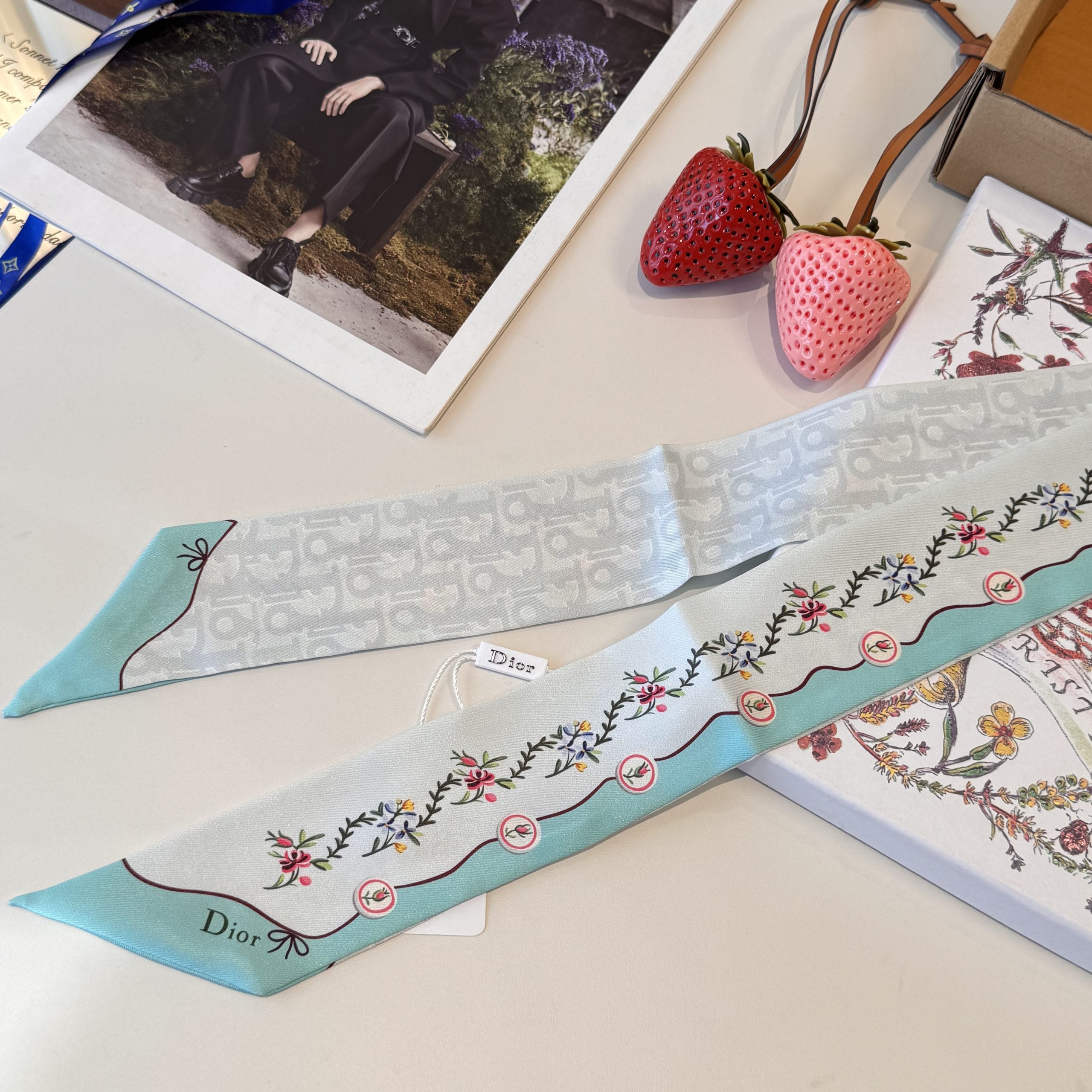 Dior原單薄荷綠刺繡花卉絲巾雙面小飄帶| 12 Dior原單薄荷綠刺繡花卉絲巾雙面小飄帶