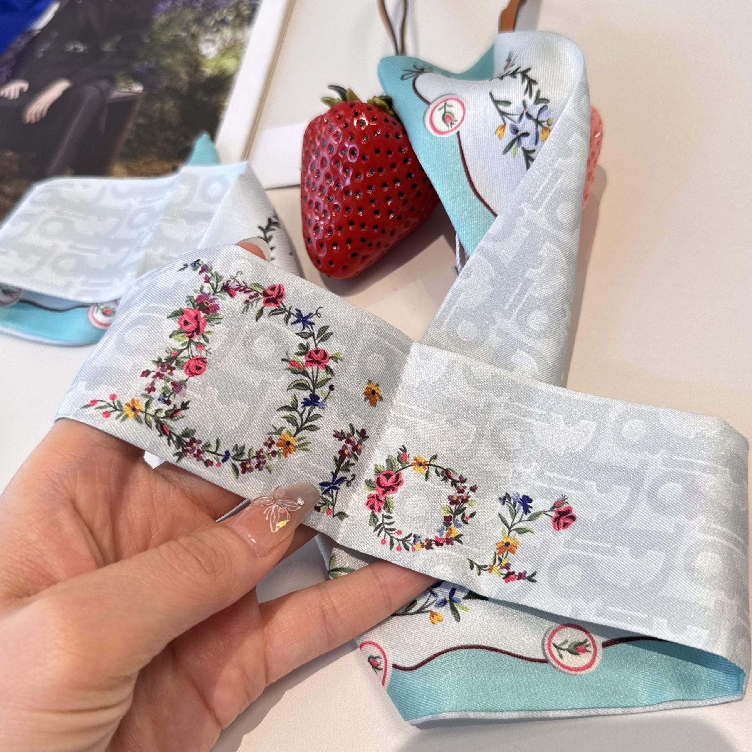 Dior原單薄荷綠刺繡花卉絲巾雙面小飄帶| 10 Dior原單薄荷綠刺繡花卉絲巾雙面小飄帶