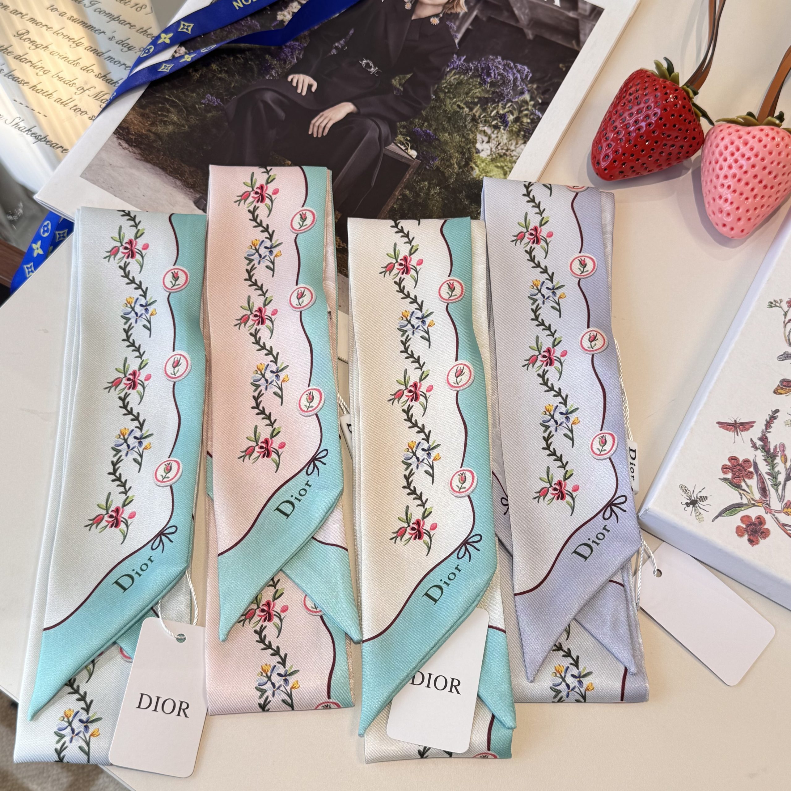 Dior高仿星座刺繡雙面絲巾髮帶 淺紫花卉窄版飄帶女款| 6 Dior高仿星座刺繡雙面絲巾髮帶 淺紫花卉窄版飄帶女款