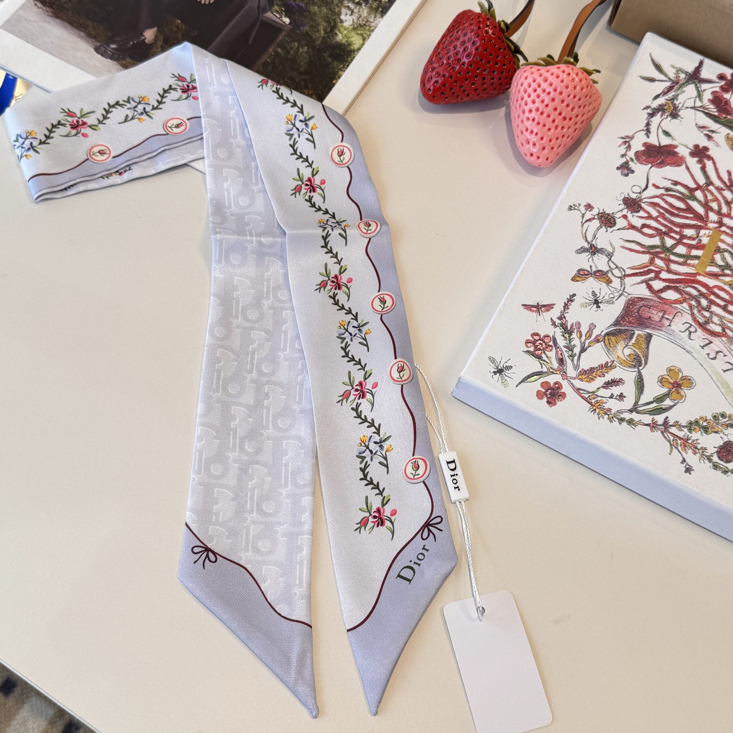Dior高仿星座刺繡雙面絲巾髮帶 淺紫花卉窄版飄帶女款| 13 Dior高仿星座刺繡雙面絲巾髮帶 淺紫花卉窄版飄帶女款
