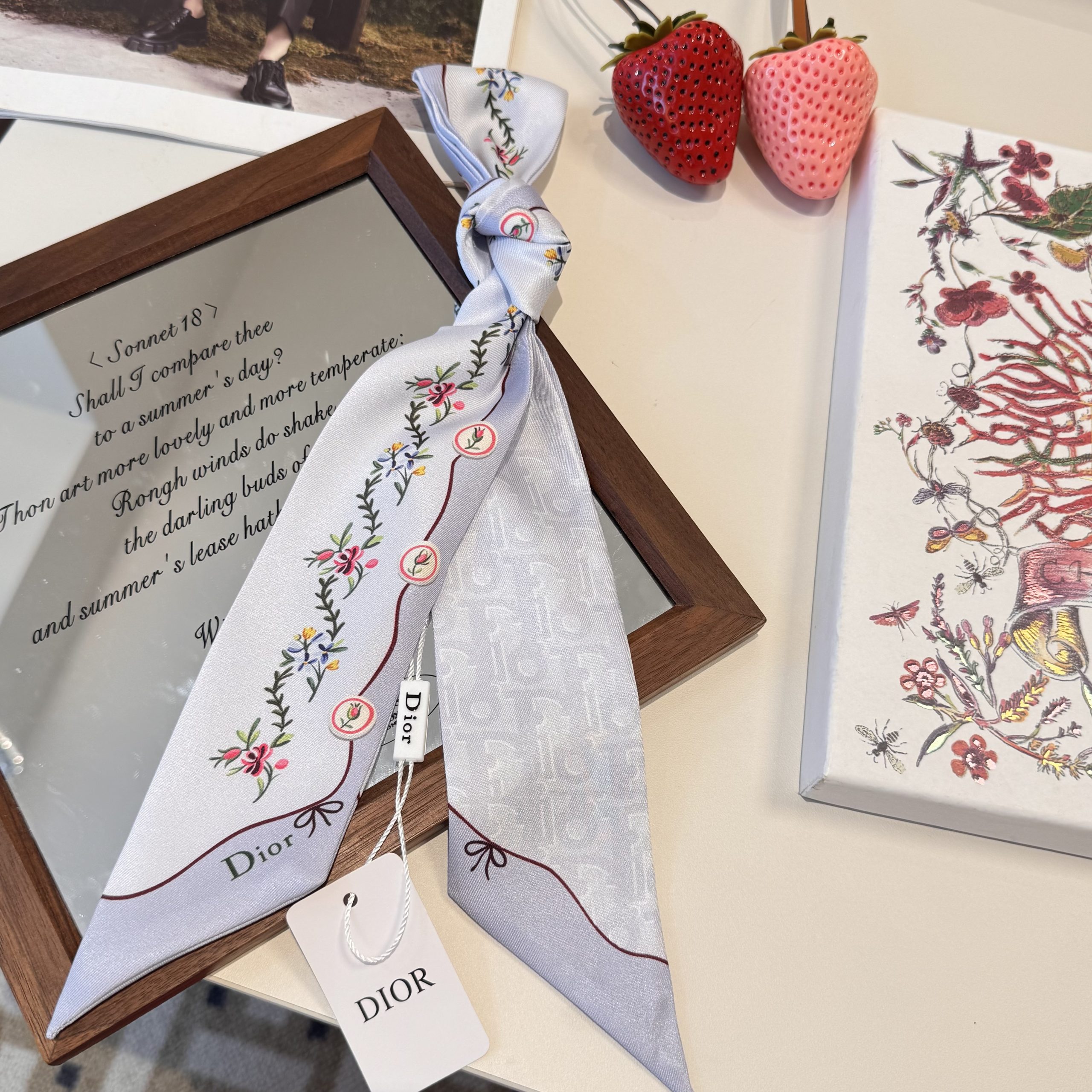 Dior高仿星座刺繡雙面絲巾髮帶 淺紫花卉窄版飄帶女款| 9 Dior高仿星座刺繡雙面絲巾髮帶 淺紫花卉窄版飄帶女款