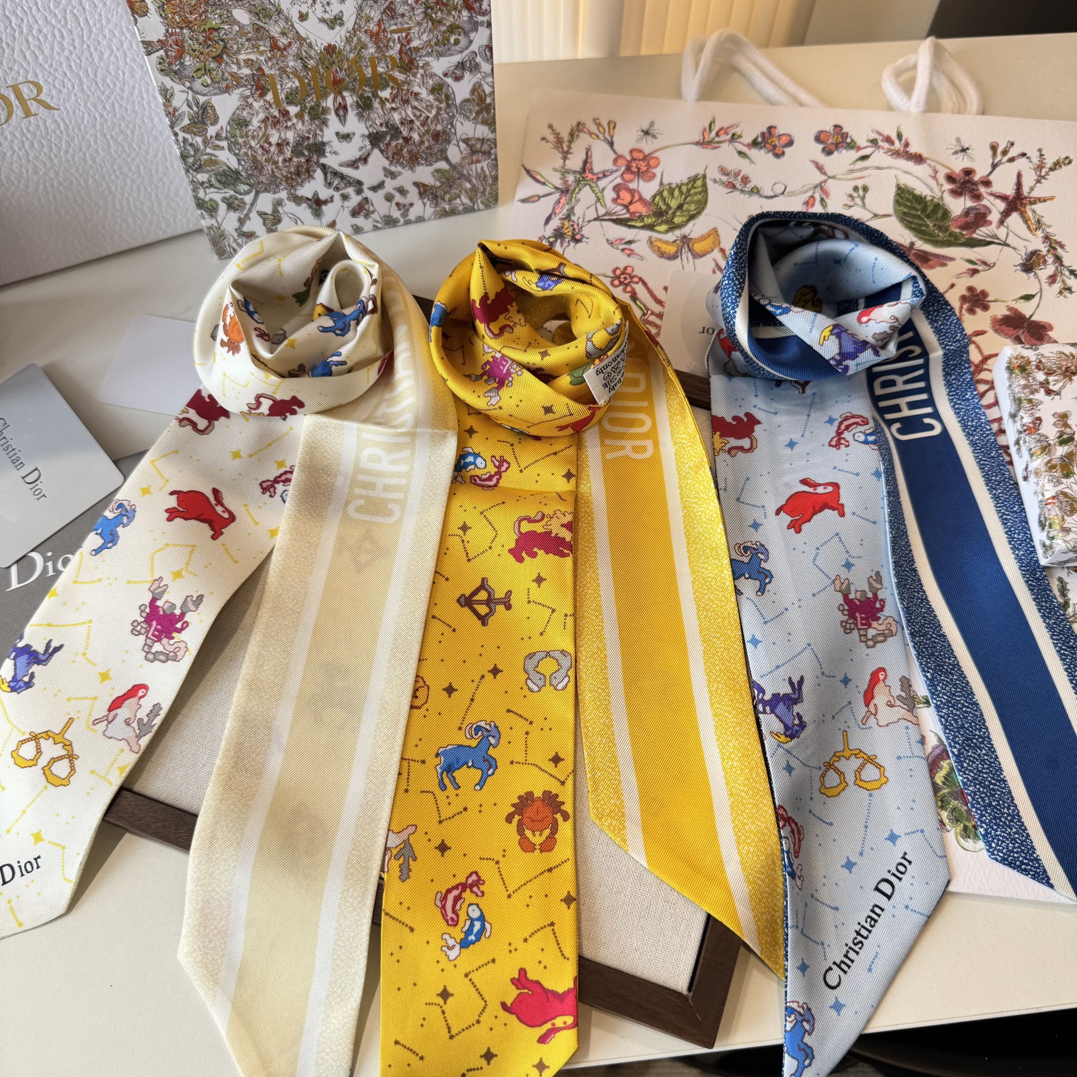 Dior原單星座印花絲巾髮帶 黃色雙面窄版綁包飄帶| 6 Dior原單星座印花絲巾髮帶 黃色雙面窄版綁包飄帶