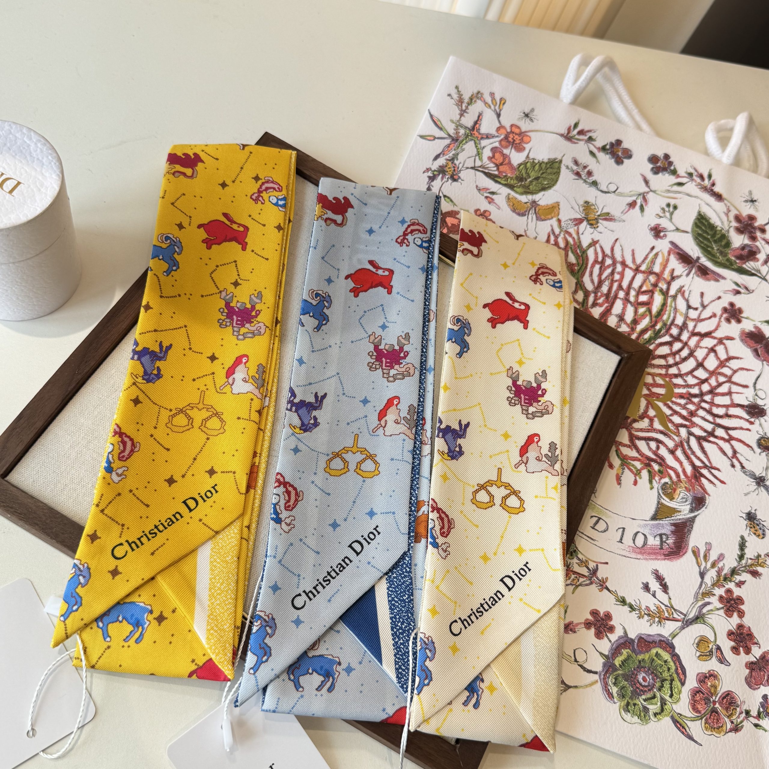 Dior高仿星座雙面絲巾髮帶 淺藍色法式精品窄版飄帶| 6 Dior高仿星座雙面絲巾髮帶 淺藍色法式精品窄版飄帶