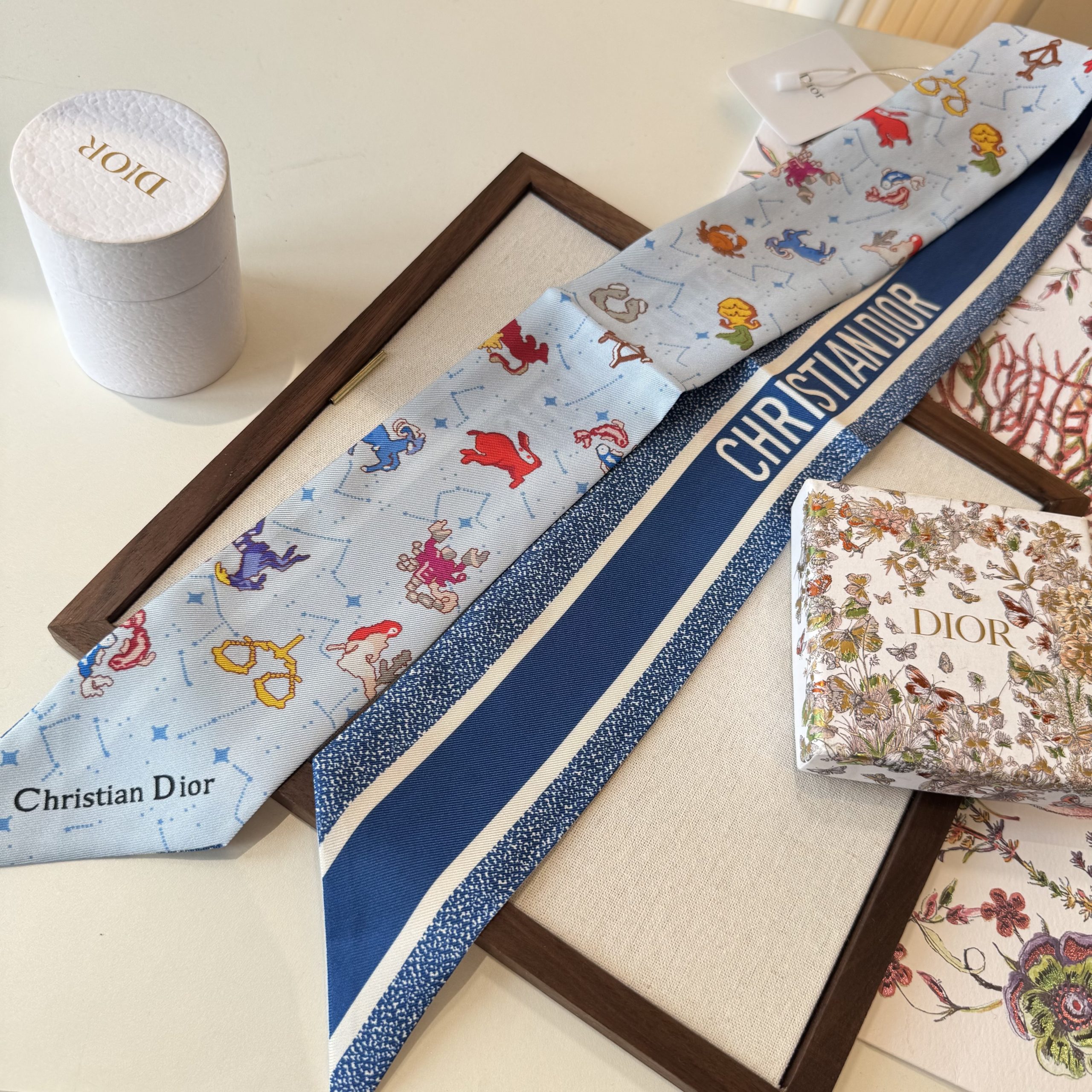 Dior高仿星座雙面絲巾髮帶 淺藍色法式精品窄版飄帶| 15 Dior高仿星座雙面絲巾髮帶 淺藍色法式精品窄版飄帶