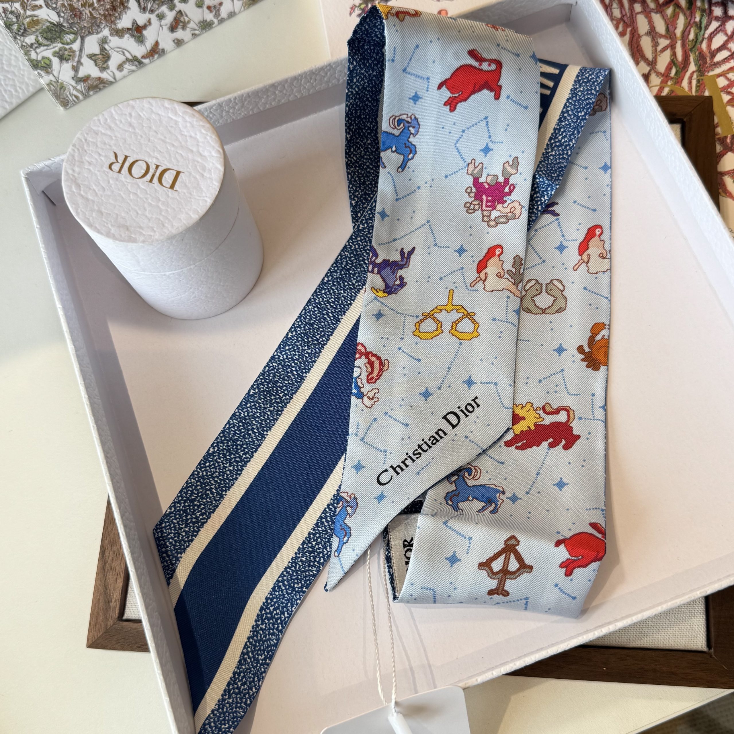 Dior高仿星座雙面絲巾髮帶 淺藍色法式精品窄版飄帶| 12 Dior高仿星座雙面絲巾髮帶 淺藍色法式精品窄版飄帶