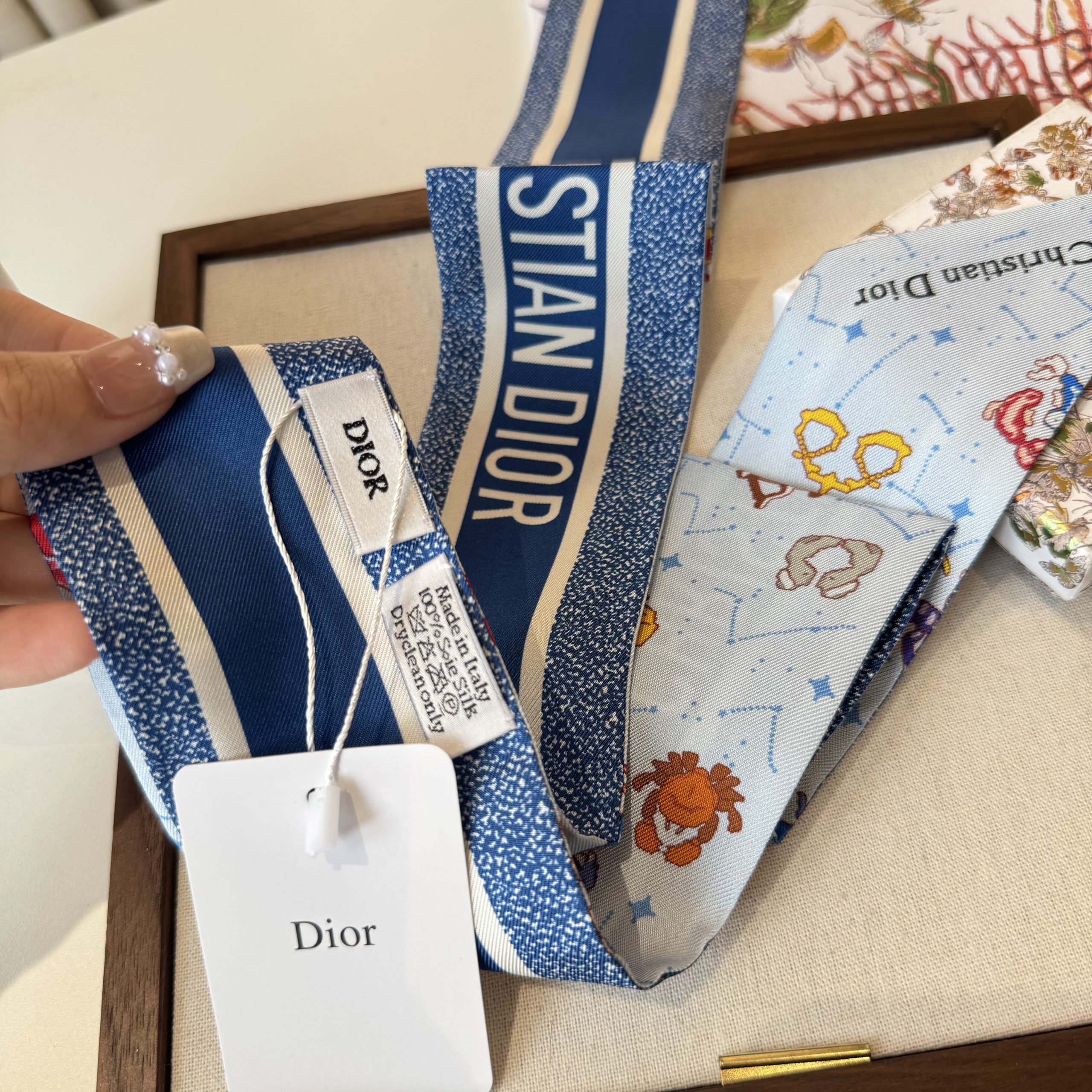 Dior高仿星座雙面絲巾髮帶 淺藍色法式精品窄版飄帶| 8 Dior高仿星座雙面絲巾髮帶 淺藍色法式精品窄版飄帶