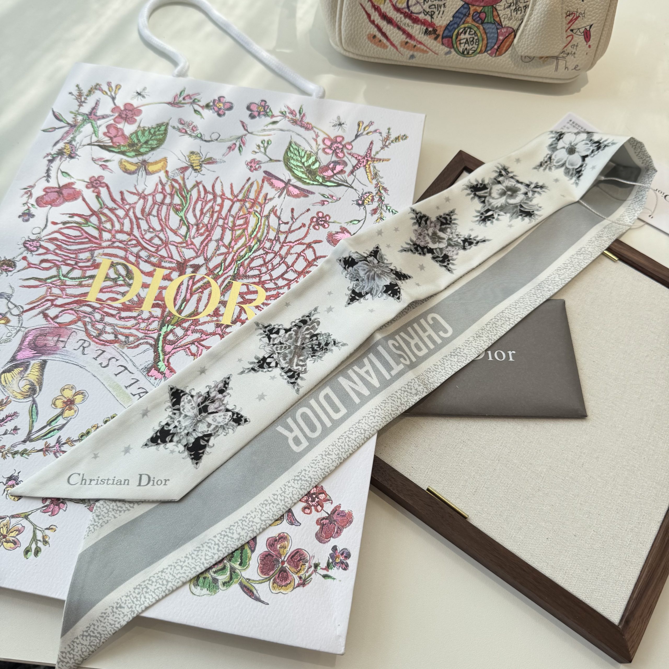 Dior原單黑白星芒絲巾髮帶 高端雙面法式精品飄帶| 9 Dior原單黑白星芒絲巾髮帶 高端雙面法式精品飄帶