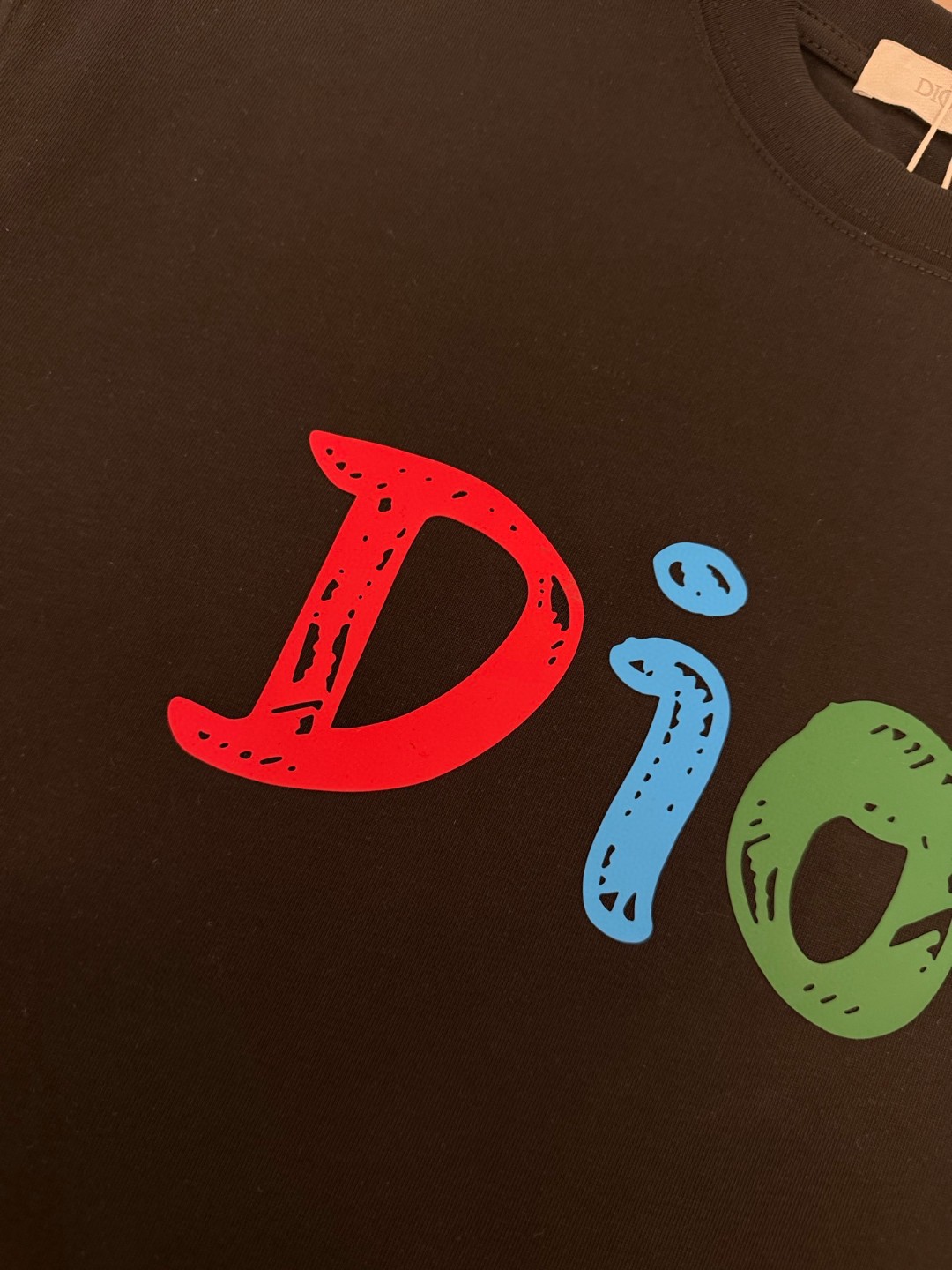 Dior原單彩色塗鴉Logo短袖T恤時尚休閒百搭款| 10 Dior原單彩色塗鴉Logo短袖T恤時尚休閒百搭款