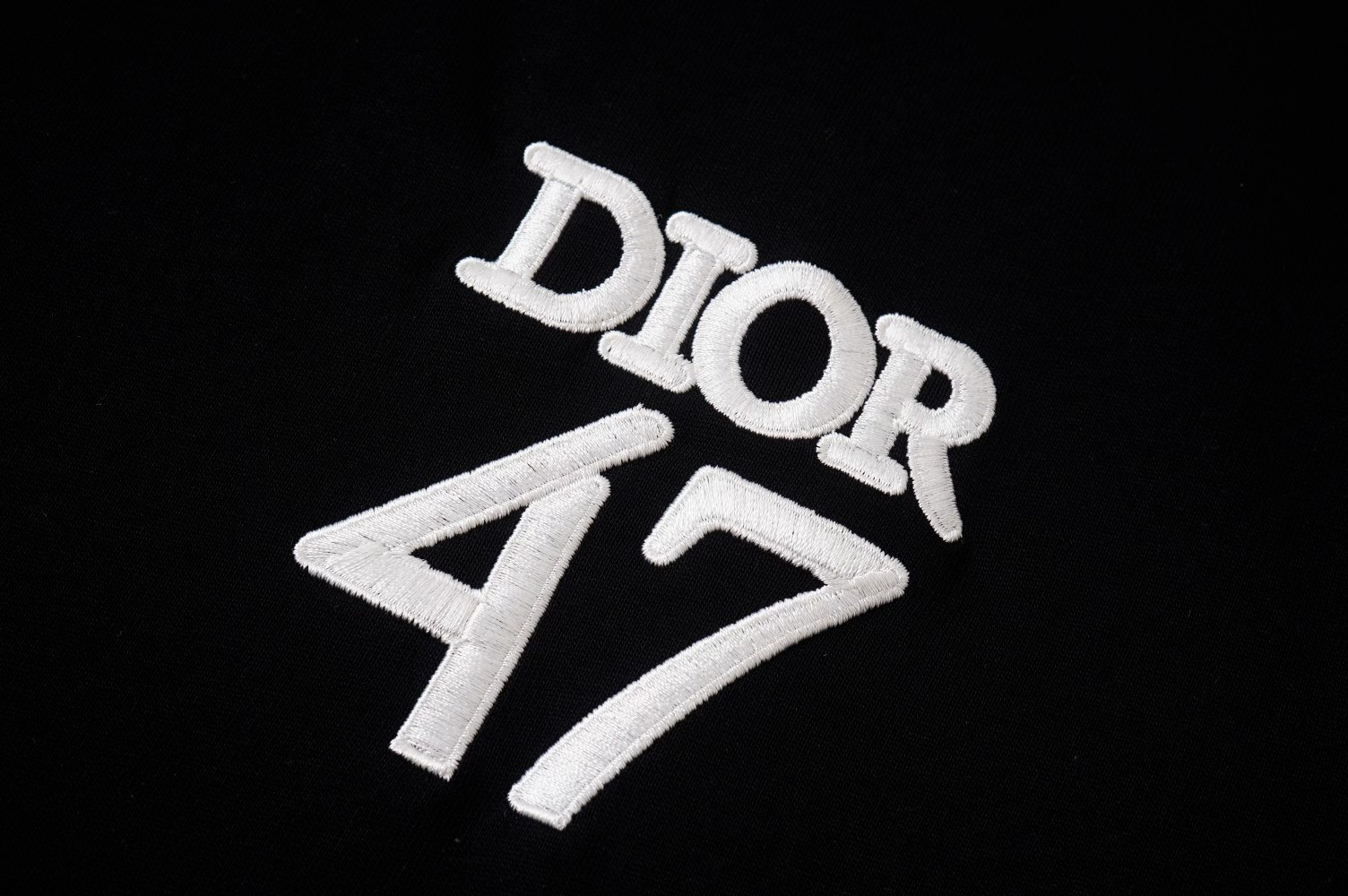 Dior高仿47字母刺繡白色短袖T恤潮流休閒款| 10 Dior高仿47字母刺繡白色短袖T恤潮流休閒款