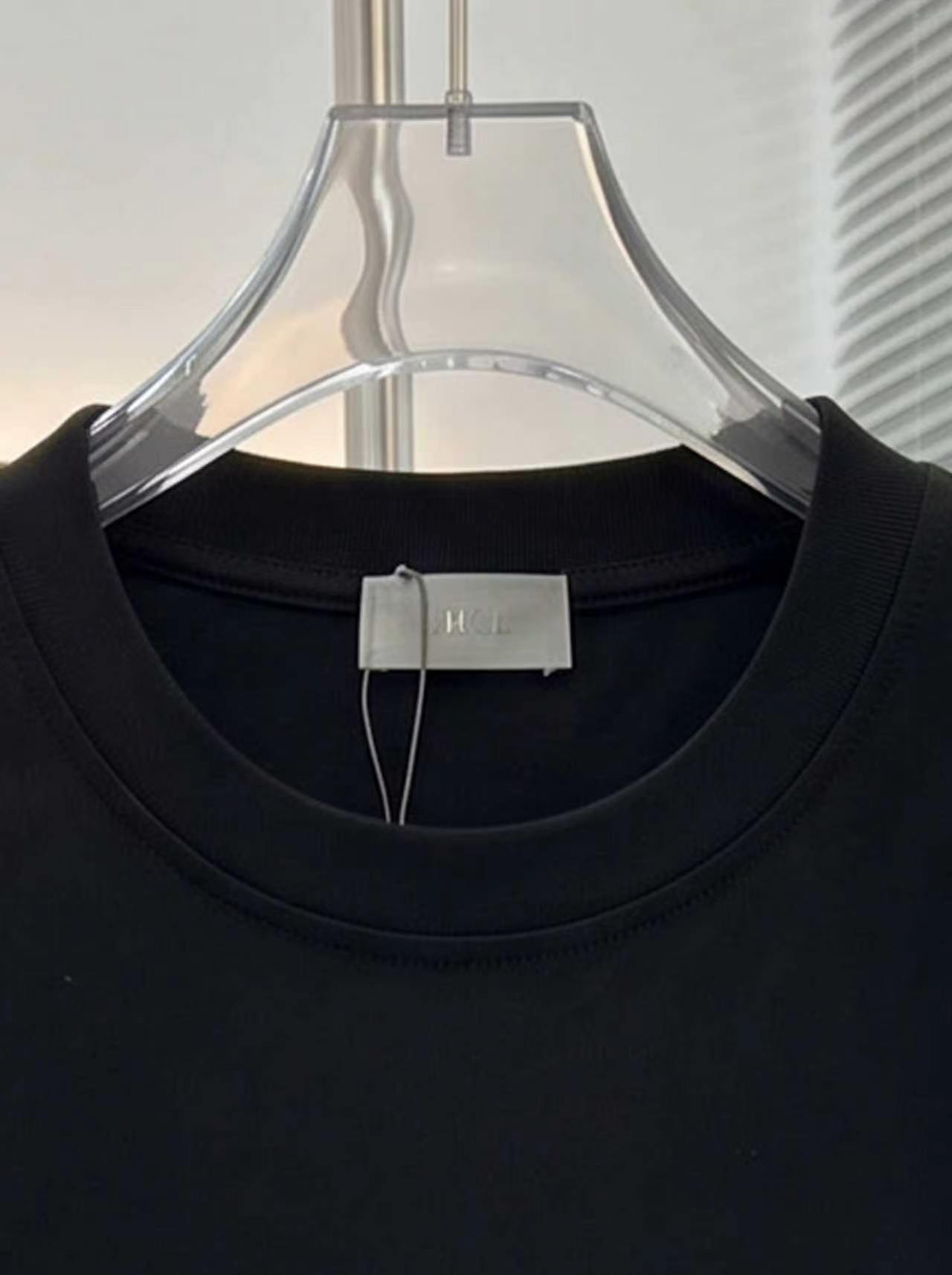 Dior原單藍色字母Logo黑色短袖T恤高端休閒款| 8 Dior原單藍色字母Logo黑色短袖T恤高端休閒款