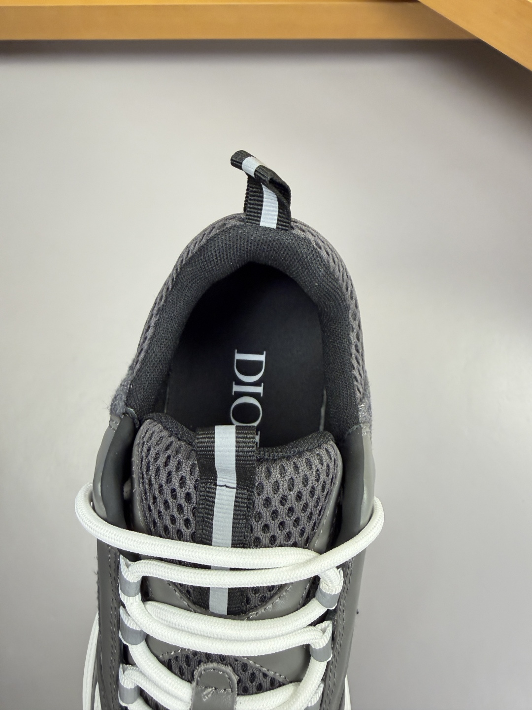Dior 高仿運動鞋 男款灰白拼接厚底鞋 舒適透氣潮流款| 9 Dior 高仿運動鞋 男款灰白拼接厚底鞋 舒適透氣潮流款