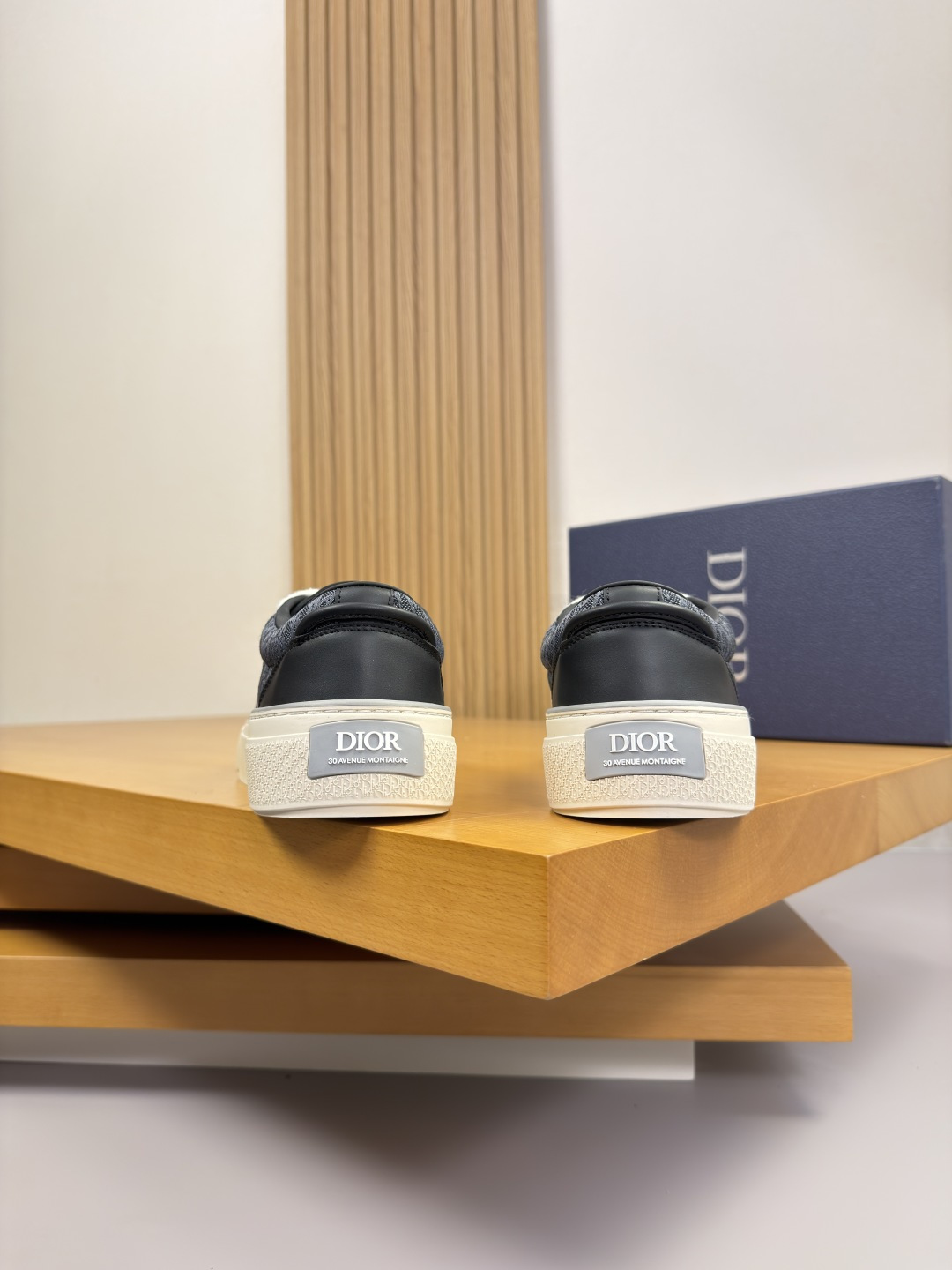 Dior 原單休閒運動鞋 男款刺繡設計厚底鞋 黑色潮流款| 8 Dior 原單休閒運動鞋 男款刺繡設計厚底鞋 黑色潮流款