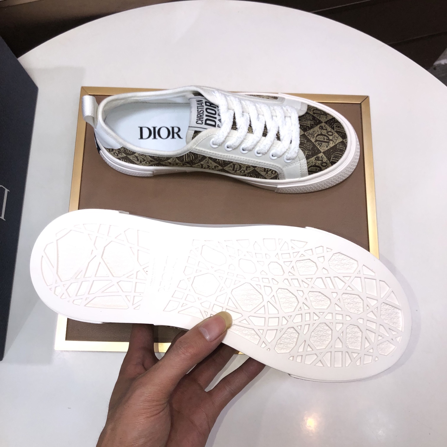 Dior 一比一白色老花低幫運動鞋 百搭休閒板鞋| 10 Dior 一比一白色老花低幫運動鞋 百搭休閒板鞋