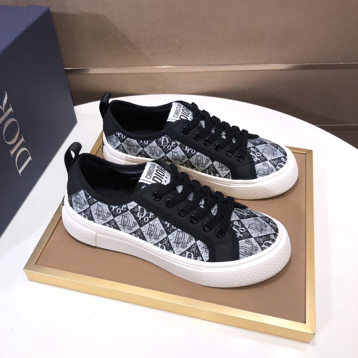 Dior 高仿黑白老花拼接低幫運動鞋 潮流百搭款| 14 Dior 高仿黑白老花拼接低幫運動鞋 潮流百搭款
