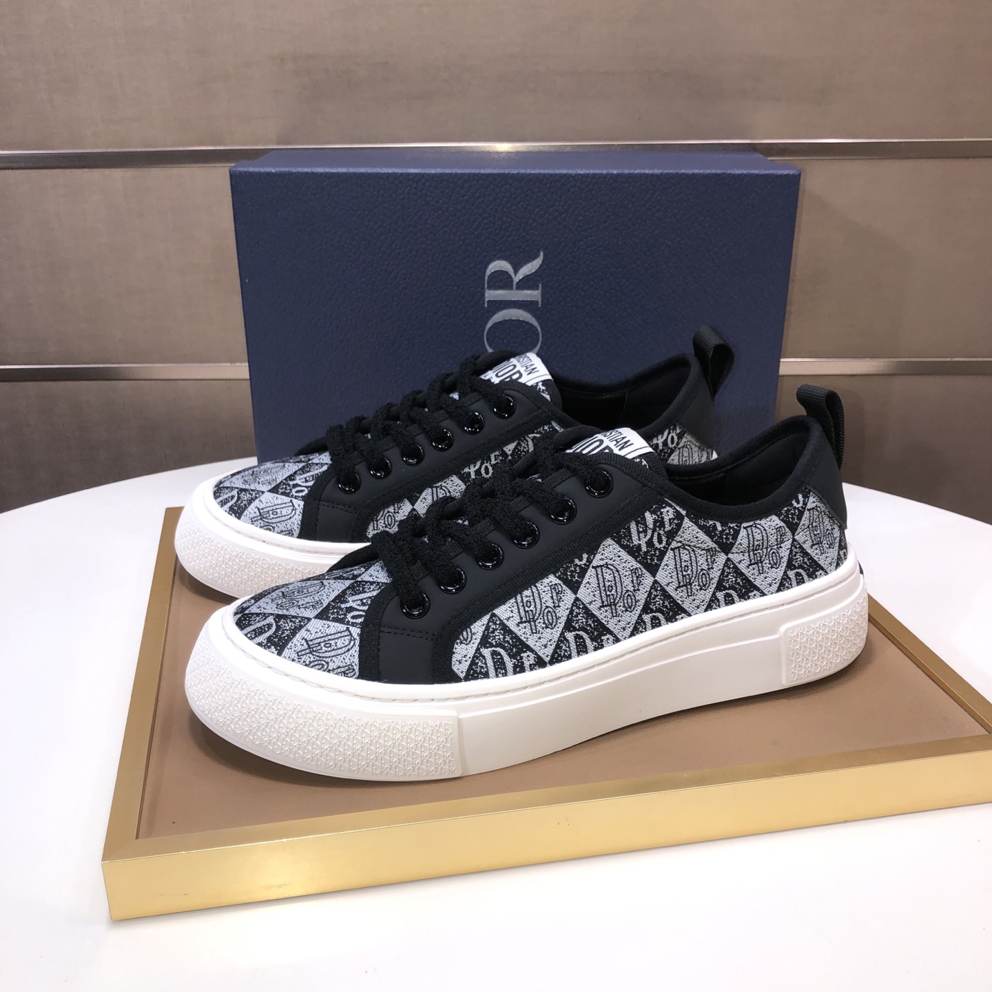 Dior 高仿黑白老花拼接低幫運動鞋 潮流百搭款| 13 Dior 高仿黑白老花拼接低幫運動鞋 潮流百搭款