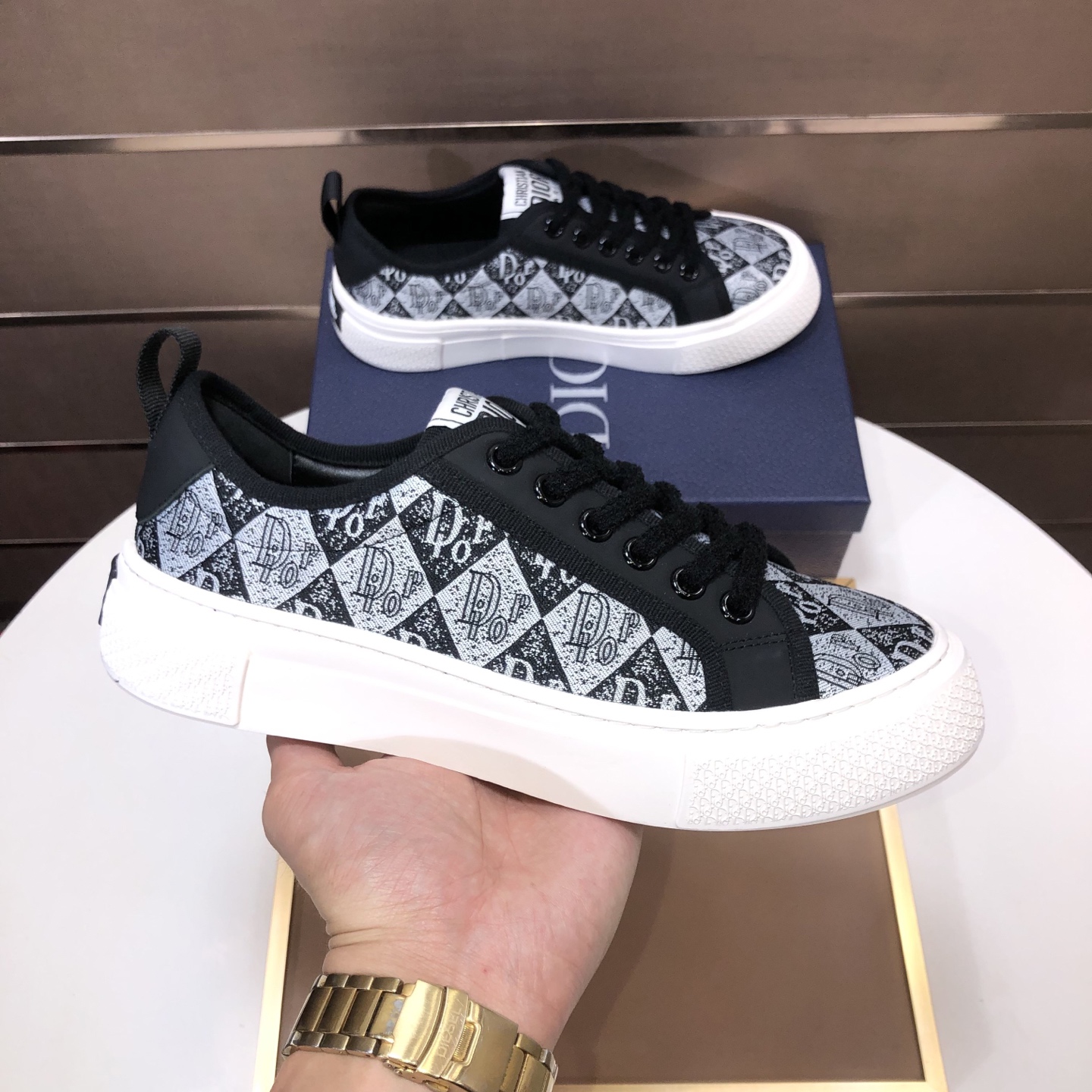 Dior 高仿黑白老花拼接低幫運動鞋 潮流百搭款| 11 Dior 高仿黑白老花拼接低幫運動鞋 潮流百搭款