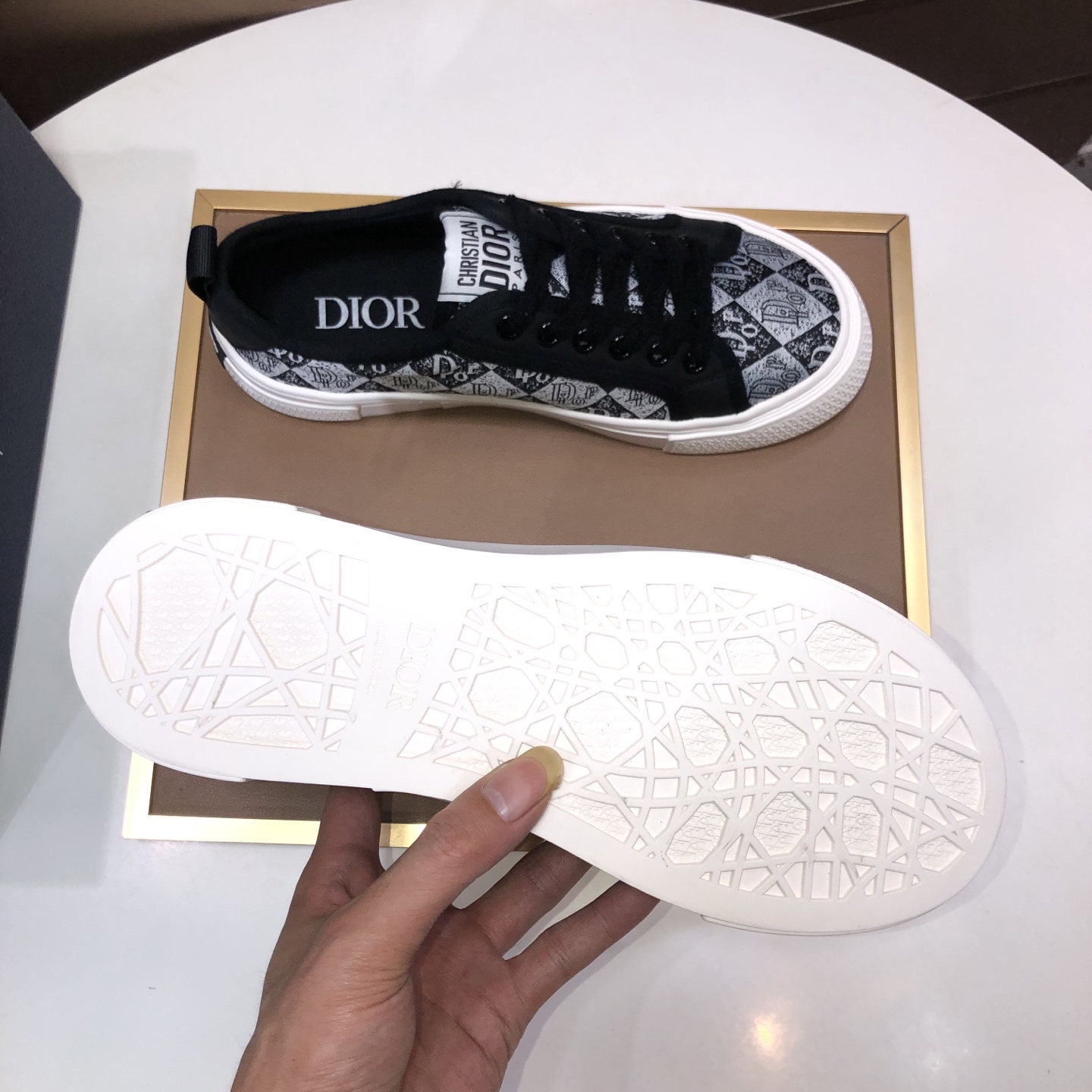Dior 高仿黑白老花拼接低幫運動鞋 潮流百搭款| 10 Dior 高仿黑白老花拼接低幫運動鞋 潮流百搭款
