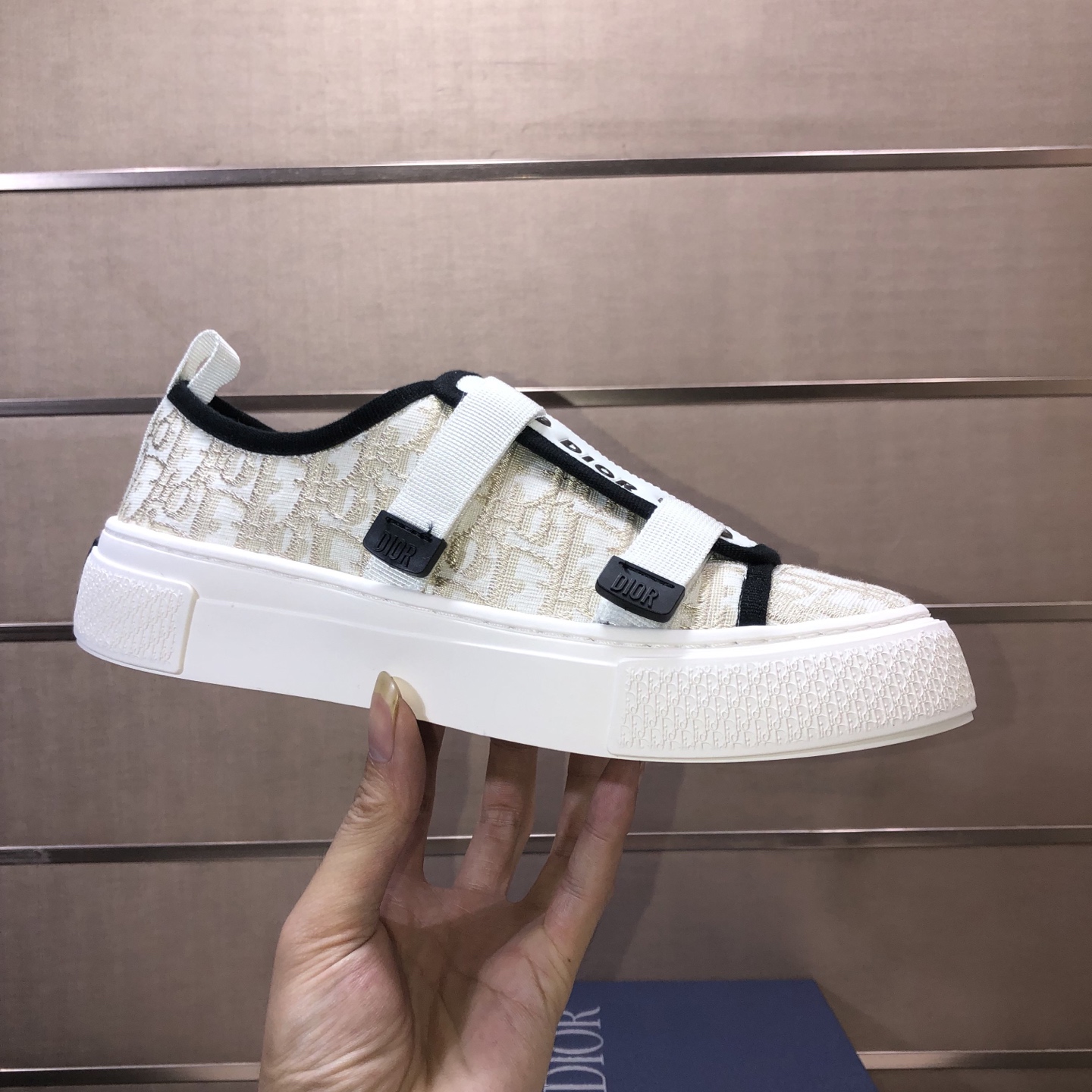 Dior 原單雙扣設計帆布低幫運動鞋 個性休閒款| 12 Dior 原單雙扣設計帆布低幫運動鞋 個性休閒款