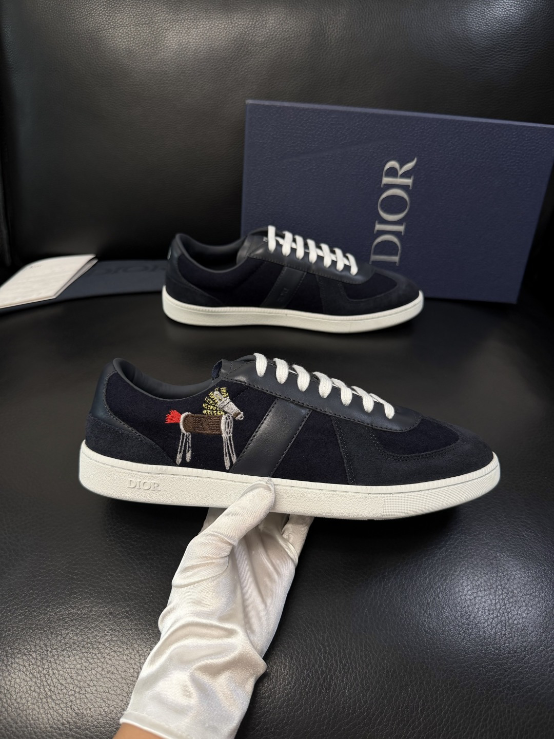Dior 高仿休閒板鞋 男款黑色刺繡厚底鞋 清新百搭款| 12 Dior 高仿休閒板鞋 男款黑色刺繡厚底鞋 清新百搭款