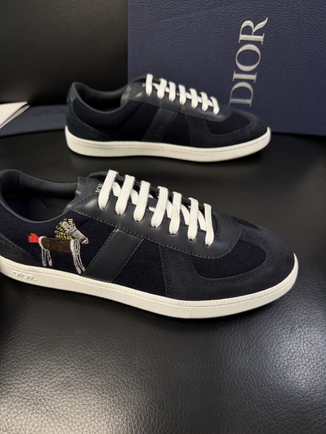 Dior 高仿休閒板鞋 男款黑色刺繡厚底鞋 清新百搭款| 10 Dior 高仿休閒板鞋 男款黑色刺繡厚底鞋 清新百搭款