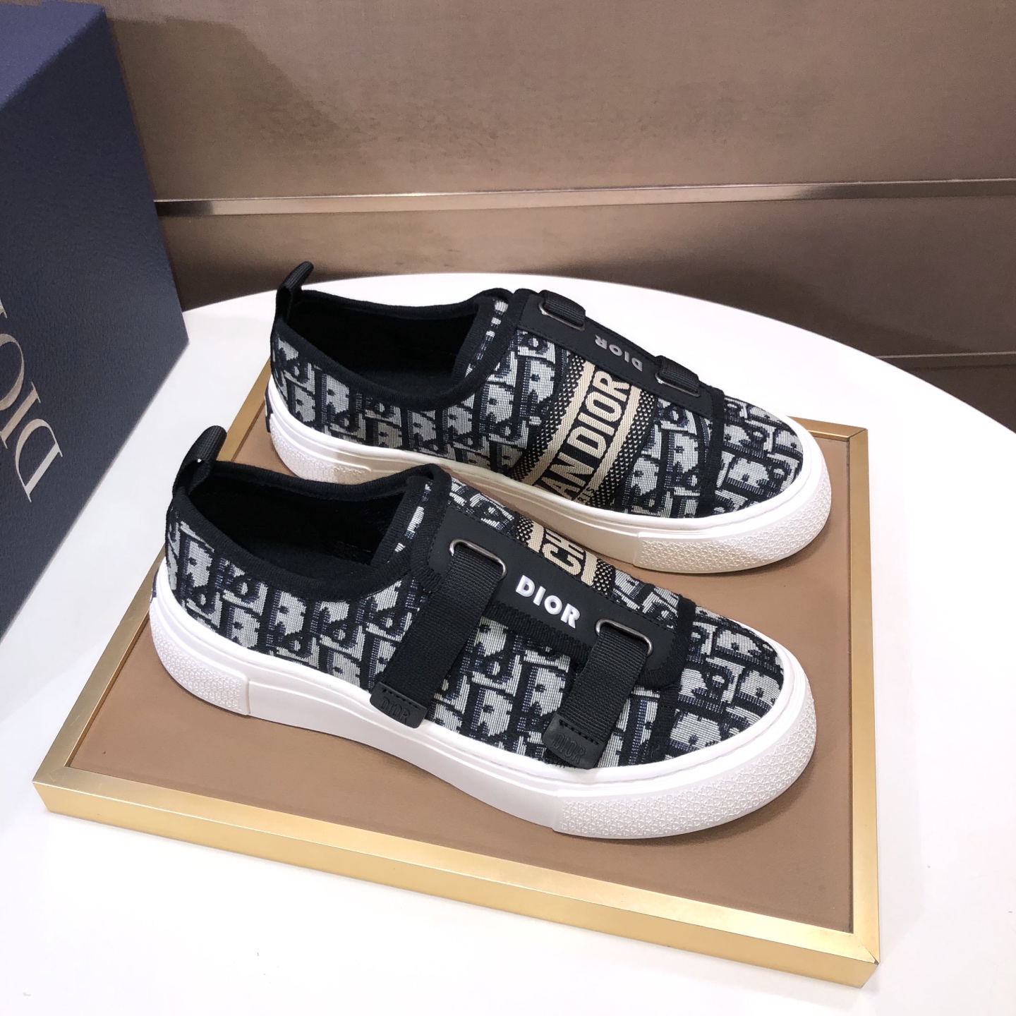 Dior 一比一黑色雙扣低幫運動鞋 百搭休閒款| 14 Dior 一比一黑色雙扣低幫運動鞋 百搭休閒款