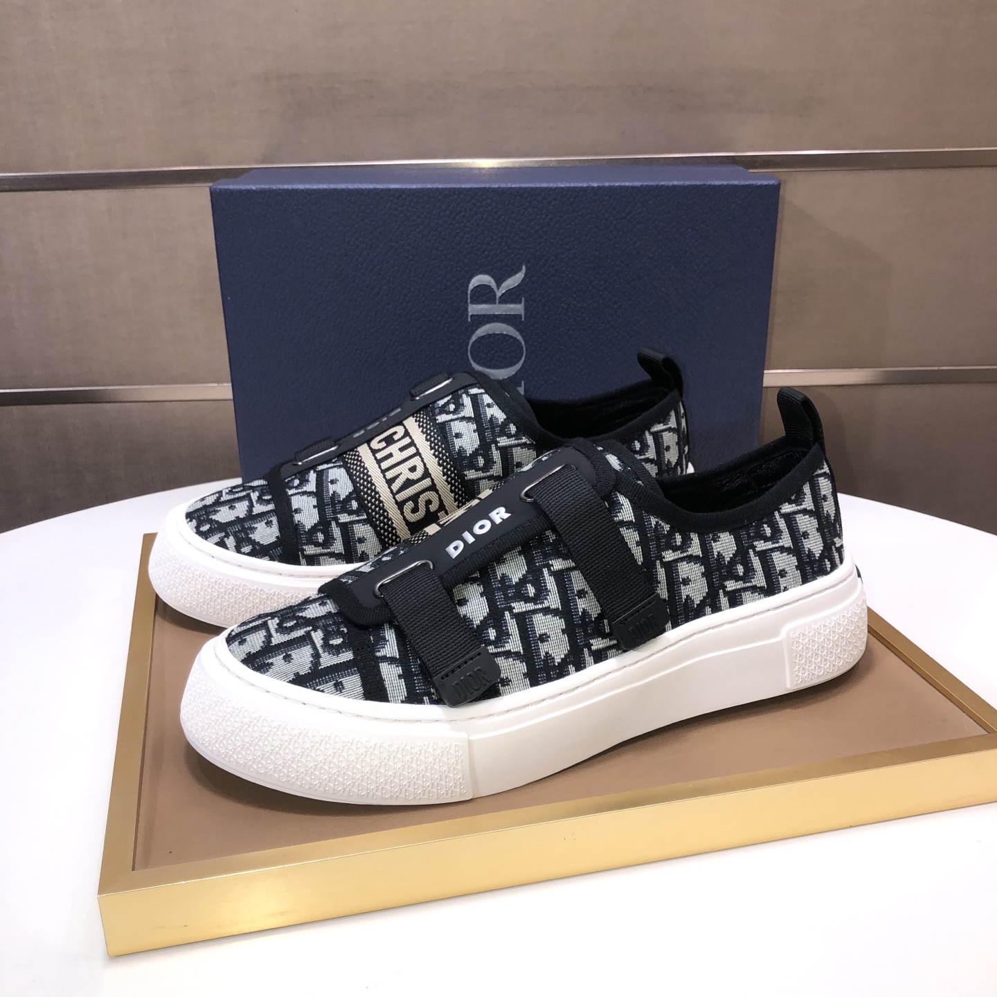 Dior 一比一黑色雙扣低幫運動鞋 百搭休閒款| 13 Dior 一比一黑色雙扣低幫運動鞋 百搭休閒款