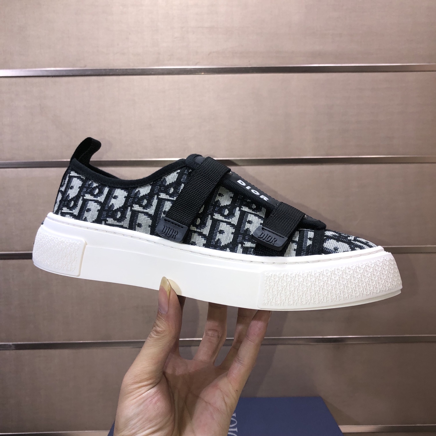 Dior 一比一黑色雙扣低幫運動鞋 百搭休閒款| 12 Dior 一比一黑色雙扣低幫運動鞋 百搭休閒款