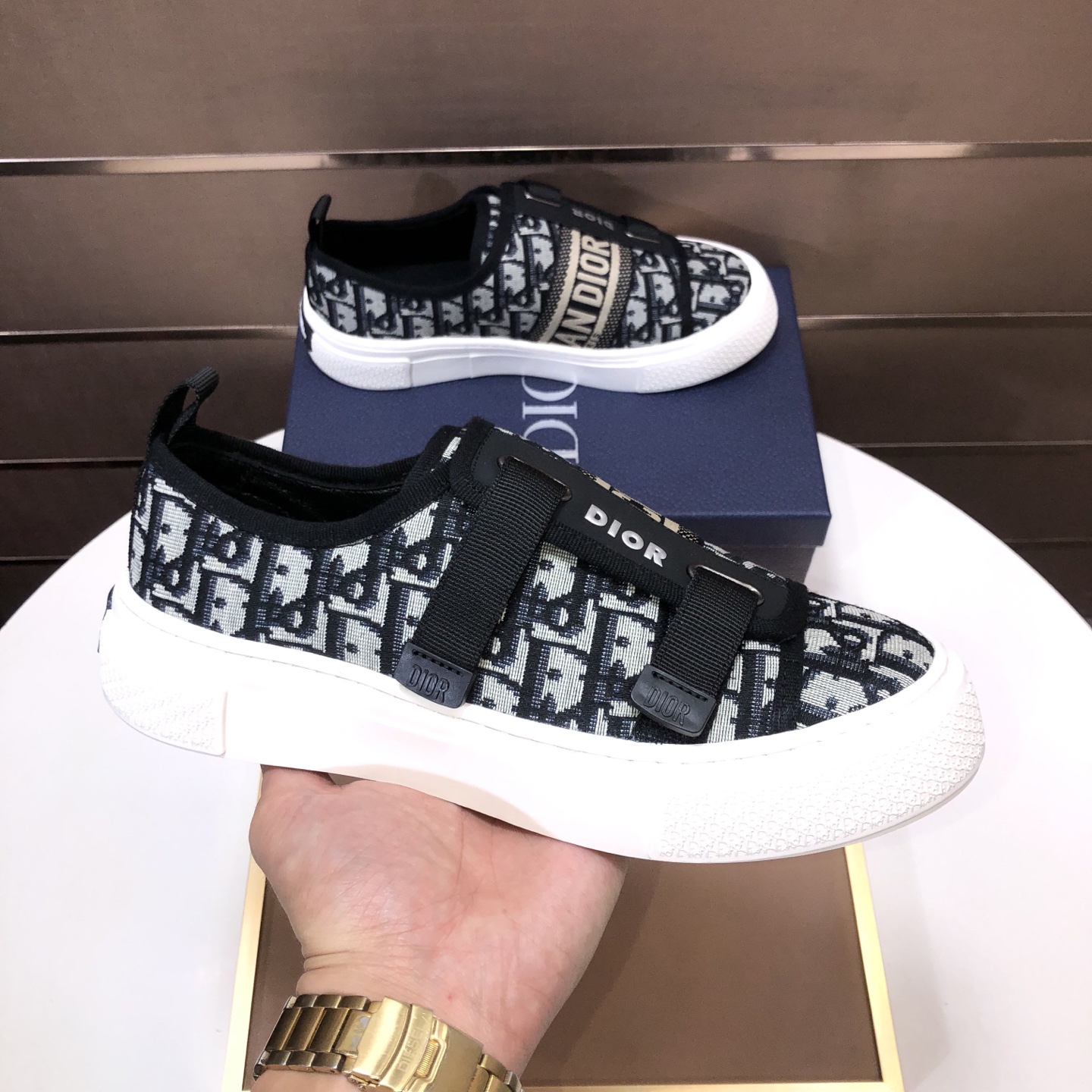 Dior 一比一黑色雙扣低幫運動鞋 百搭休閒款| 11 Dior 一比一黑色雙扣低幫運動鞋 百搭休閒款