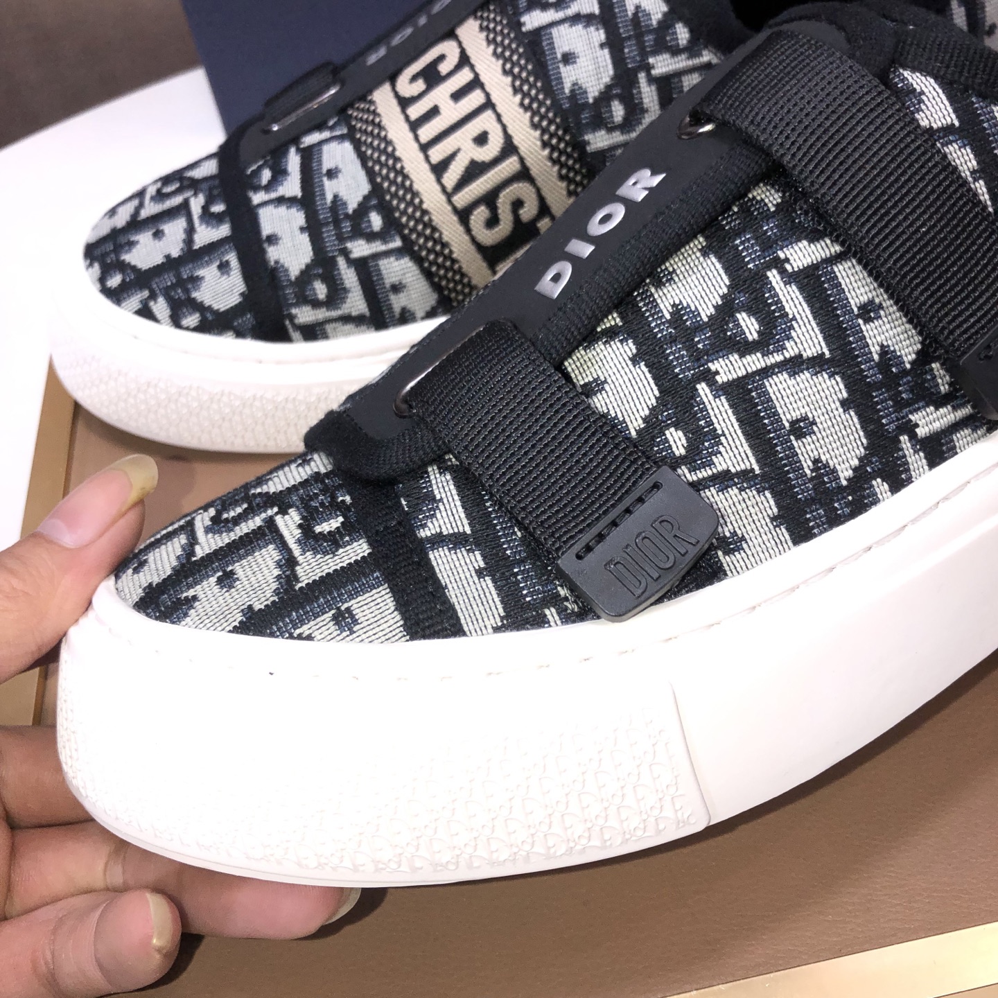 Dior 一比一黑色雙扣低幫運動鞋 百搭休閒款| 9 Dior 一比一黑色雙扣低幫運動鞋 百搭休閒款