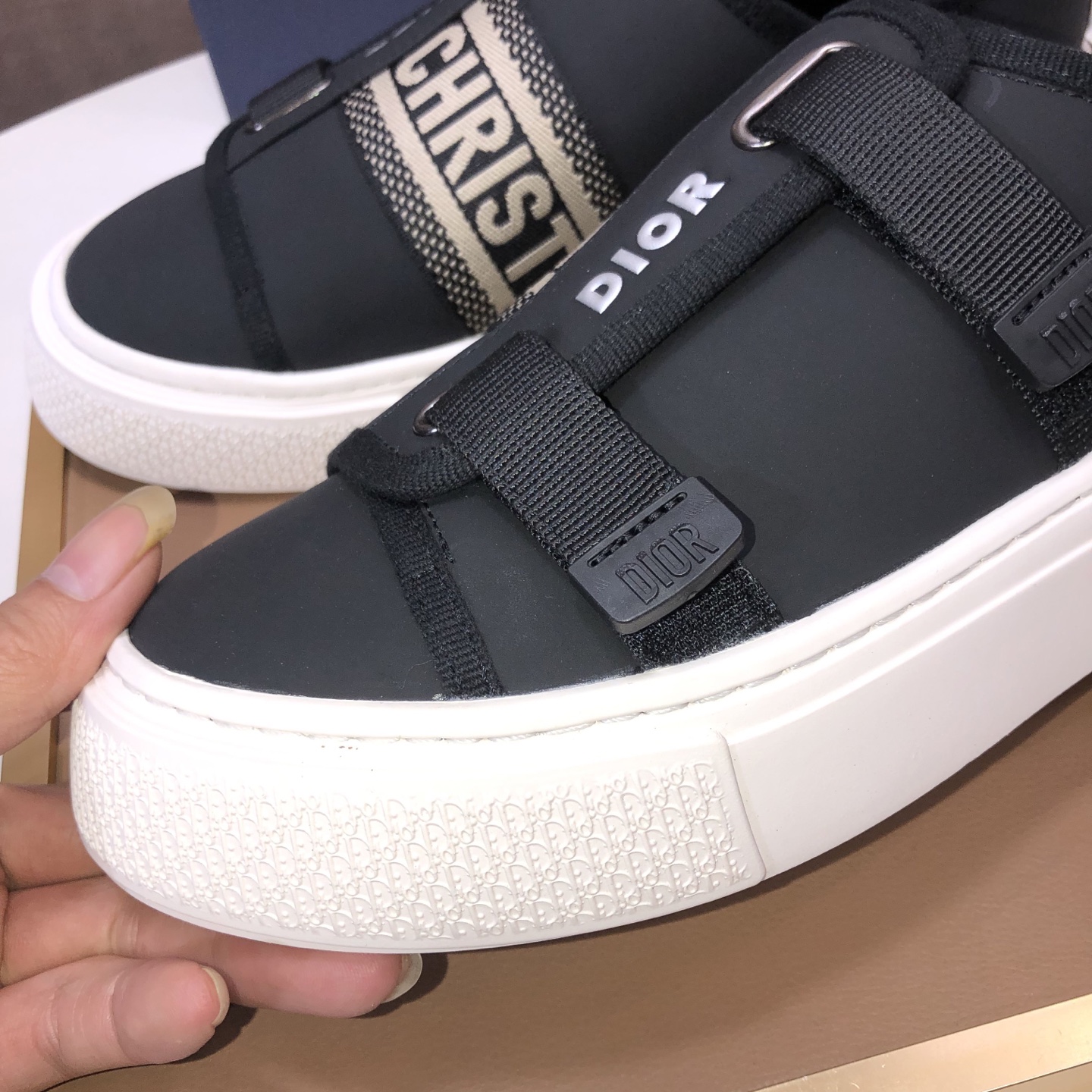 Dior 高仿厚底老花運動鞋 潮流休閒百搭款| 9 Dior 高仿厚底老花運動鞋 潮流休閒百搭款
