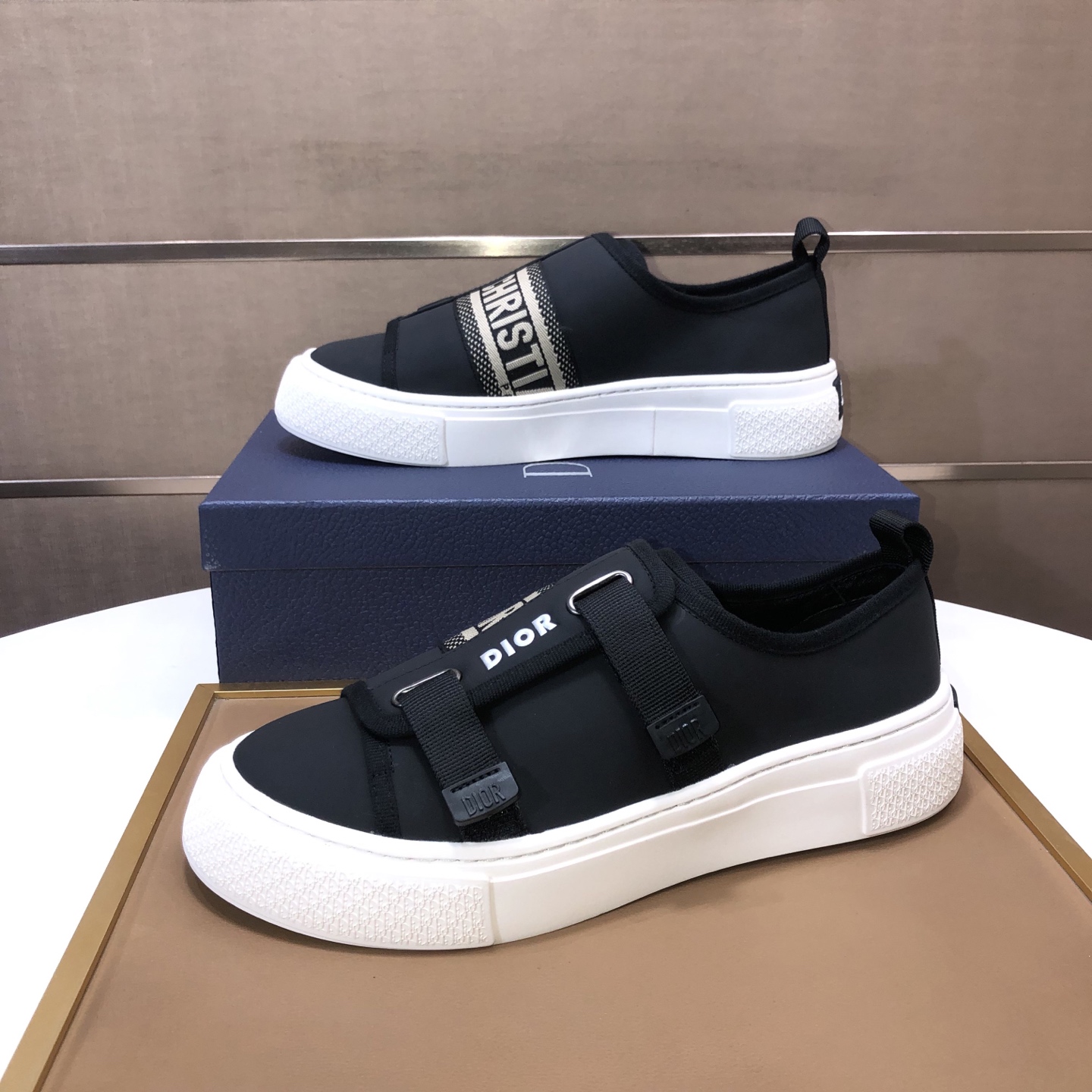 Dior 高仿厚底老花運動鞋 潮流休閒百搭款| 7 Dior 高仿厚底老花運動鞋 潮流休閒百搭款