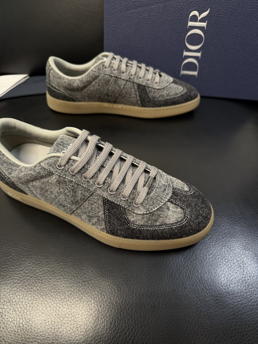 Dior 高仿休閒板鞋 男款牛仔布拼接設計低幫運動鞋| 10 Dior 高仿休閒板鞋 男款牛仔布拼接設計低幫運動鞋