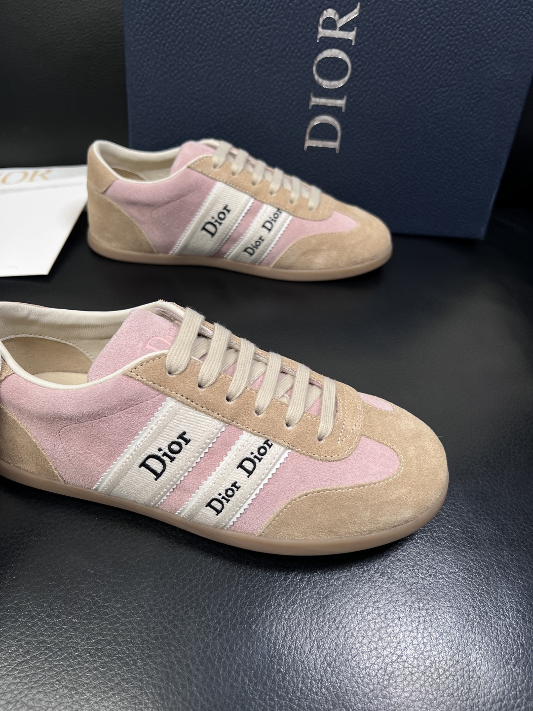 Dior 高仿拼色麂皮復古低幫休閒鞋 男女百搭運動板鞋| 10 Dior 高仿拼色麂皮復古低幫休閒鞋 男女百搭運動板鞋