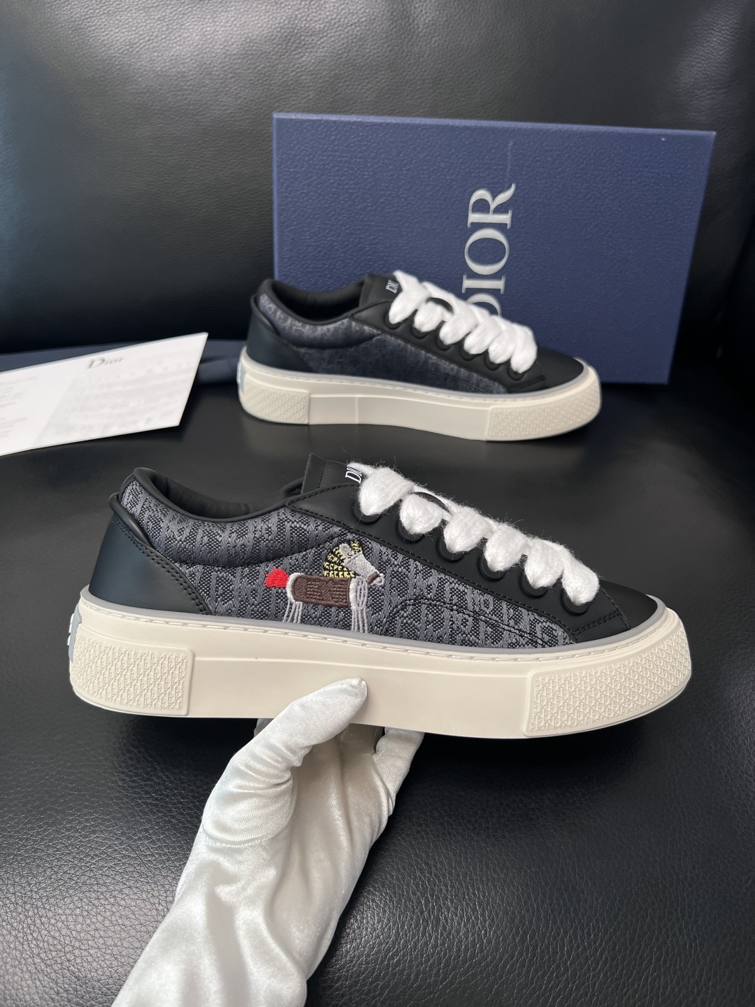 Dior 高仿刺繡圖案低幫休閒鞋 潮流設計百搭板鞋| 12 Dior 高仿刺繡圖案低幫休閒鞋 潮流設計百搭板鞋