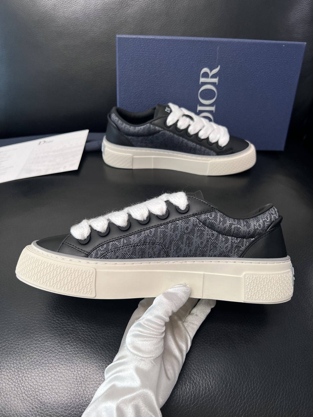 Dior 高仿刺繡圖案低幫休閒鞋 潮流設計百搭板鞋| 11 Dior 高仿刺繡圖案低幫休閒鞋 潮流設計百搭板鞋