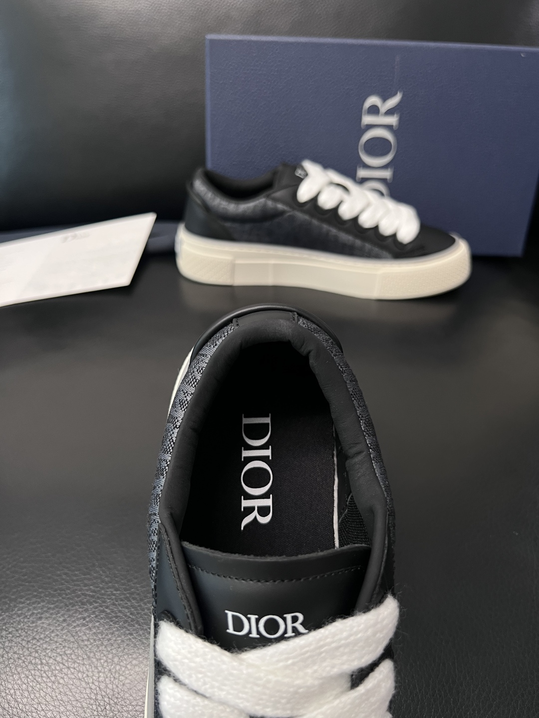 Dior 高仿刺繡圖案低幫休閒鞋 潮流設計百搭板鞋| 9 Dior 高仿刺繡圖案低幫休閒鞋 潮流設計百搭板鞋