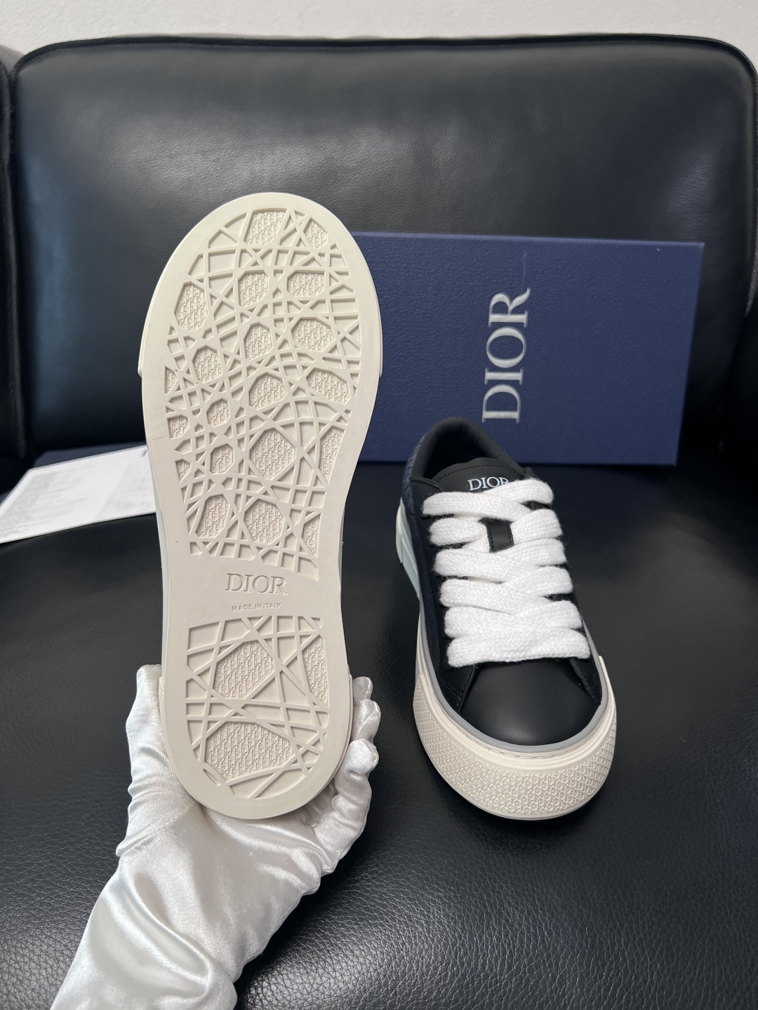 Dior 高仿刺繡圖案低幫休閒鞋 潮流設計百搭板鞋| 7 Dior 高仿刺繡圖案低幫休閒鞋 潮流設計百搭板鞋
