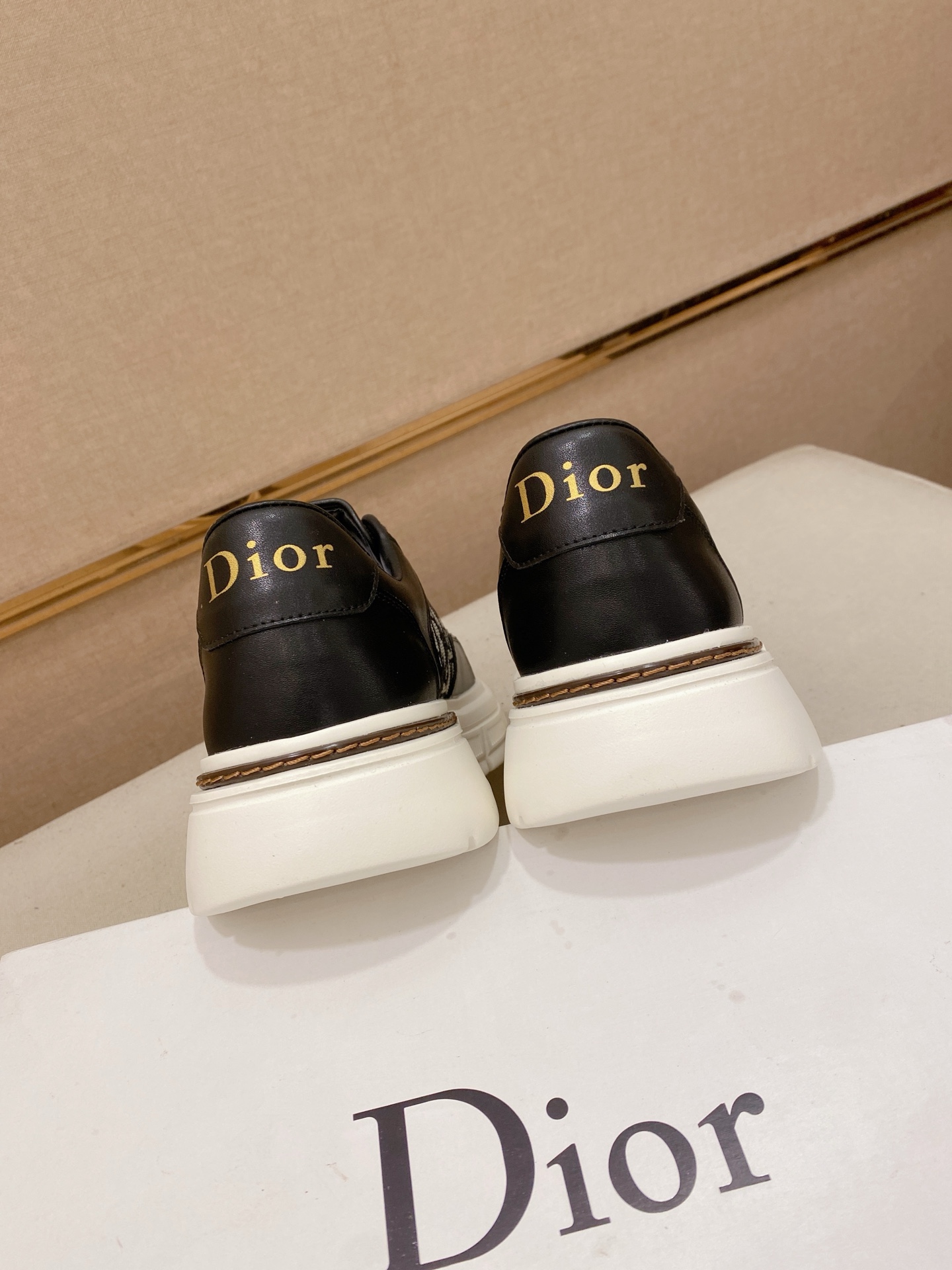 Dior 高仿黑白拼接老花厚底運動鞋 時尚百搭休閒款| 8 Dior 高仿黑白拼接老花厚底運動鞋 時尚百搭休閒款