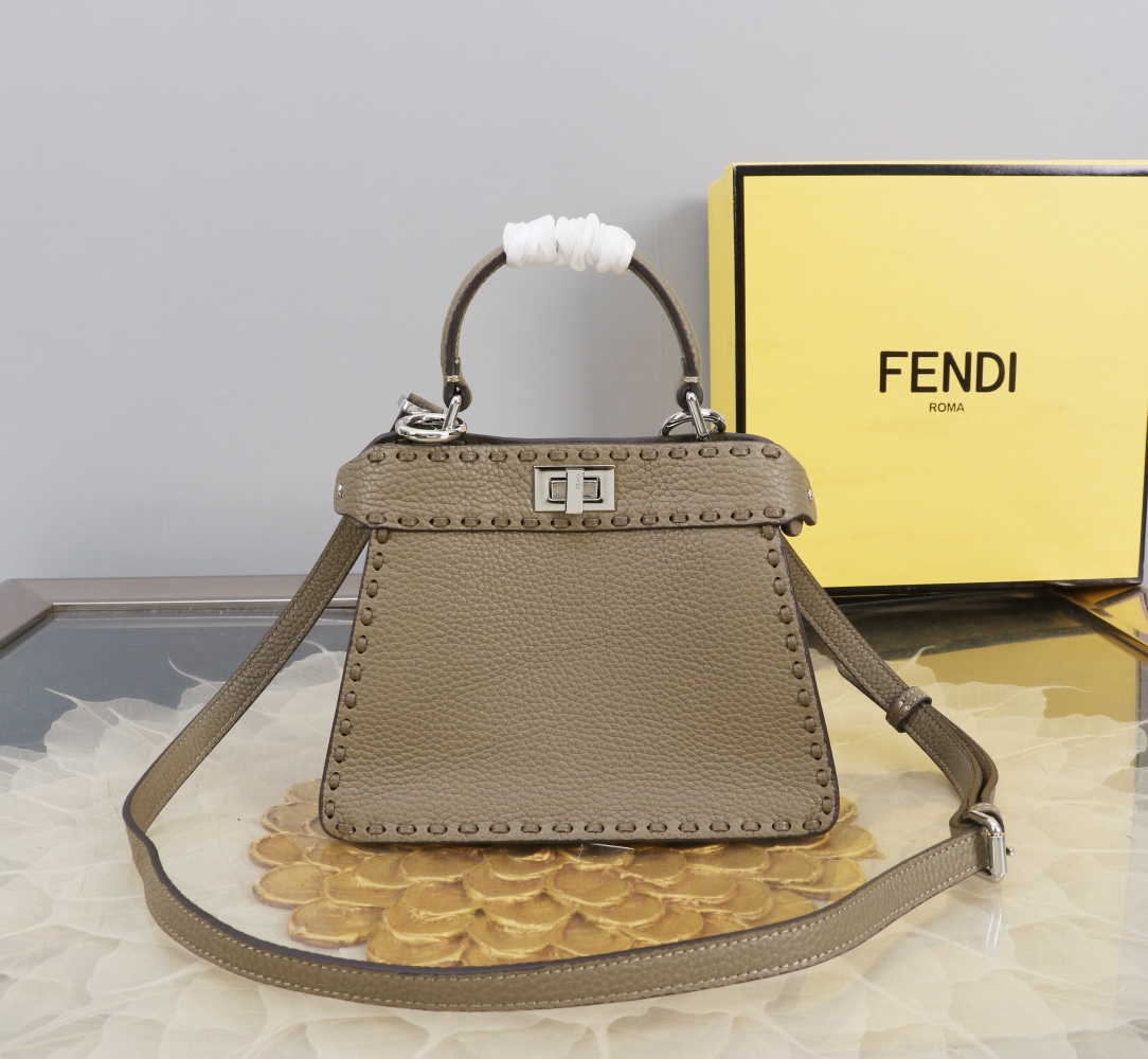 Fendi 高仿 Peekaboo Selleria 小牛皮手提斜背包 灰棕色| 3 Fendi 高仿 Peekaboo Selleria 小牛皮手提斜背包 灰棕色