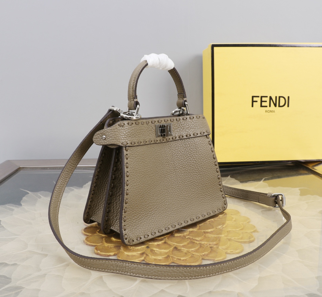 Fendi 高仿 Peekaboo Selleria 小牛皮手提斜背包 灰棕色| 14 Fendi 高仿 Peekaboo Selleria 小牛皮手提斜背包 灰棕色