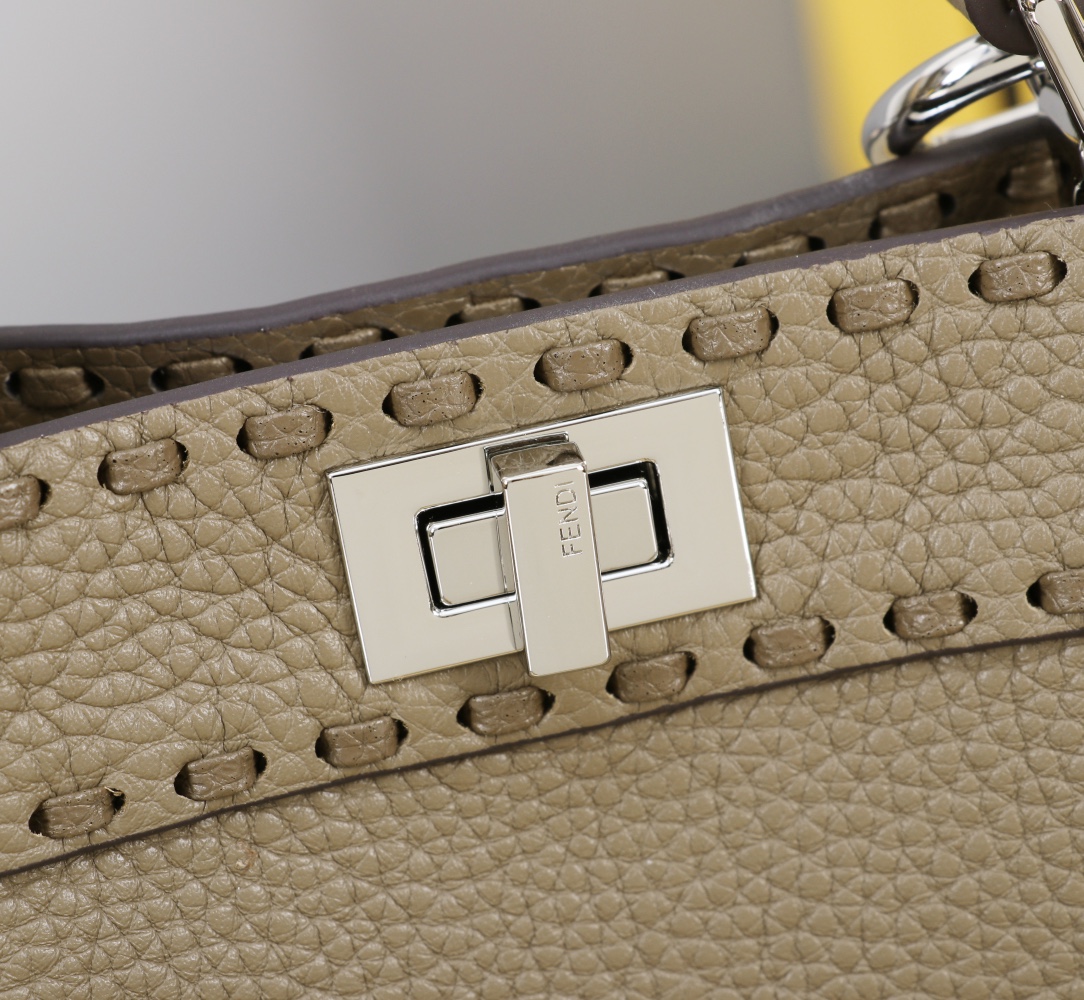 Fendi 高仿 Peekaboo Selleria 小牛皮手提斜背包 灰棕色| 13 Fendi 高仿 Peekaboo Selleria 小牛皮手提斜背包 灰棕色