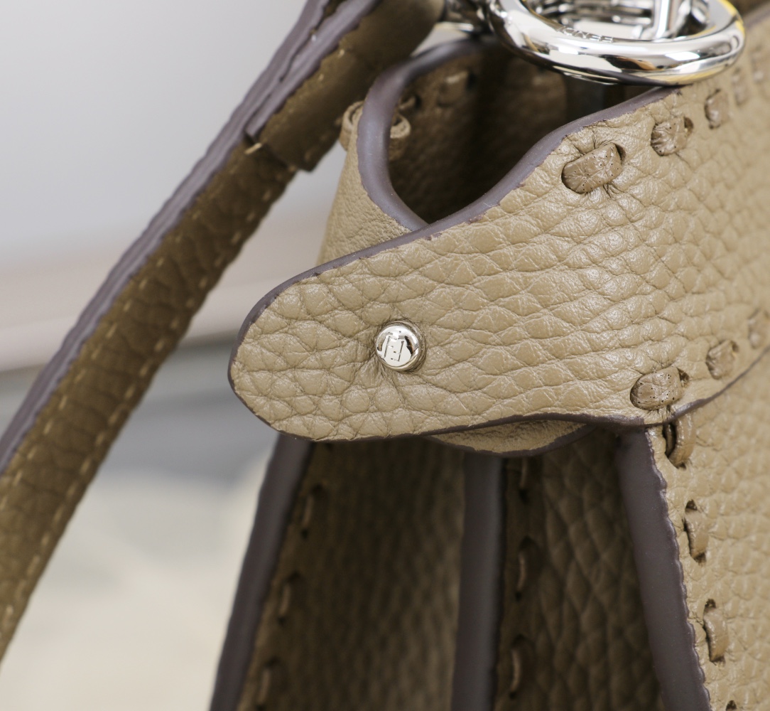 Fendi 高仿 Peekaboo Selleria 小牛皮手提斜背包 灰棕色| 12 Fendi 高仿 Peekaboo Selleria 小牛皮手提斜背包 灰棕色